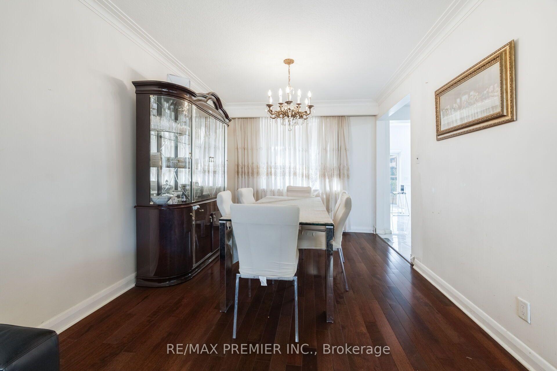 Photo 14 of 6 Canton Avenue, North York, Downsview-Roding-CFB — HOMEH