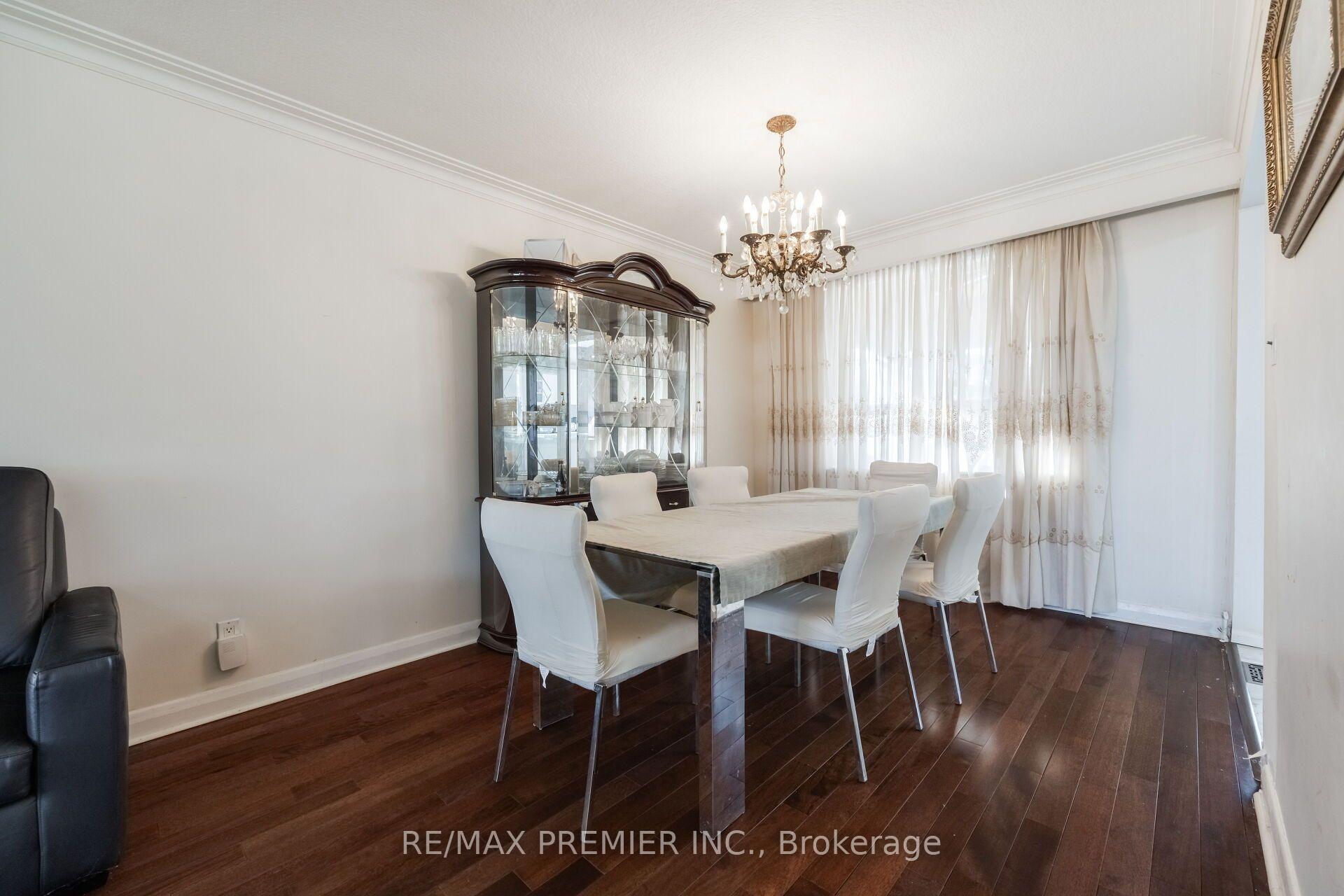 Photo 16 of 6 Canton Avenue, North York, Downsview-Roding-CFB — HOMEH