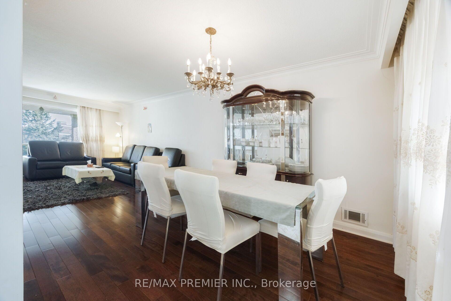 Photo 17 of 6 Canton Avenue, North York, Downsview-Roding-CFB — HOMEH