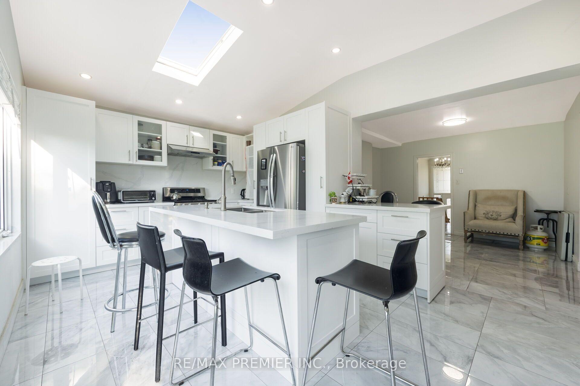 Photo 21 of 6 Canton Avenue, North York, Downsview-Roding-CFB — HOMEH