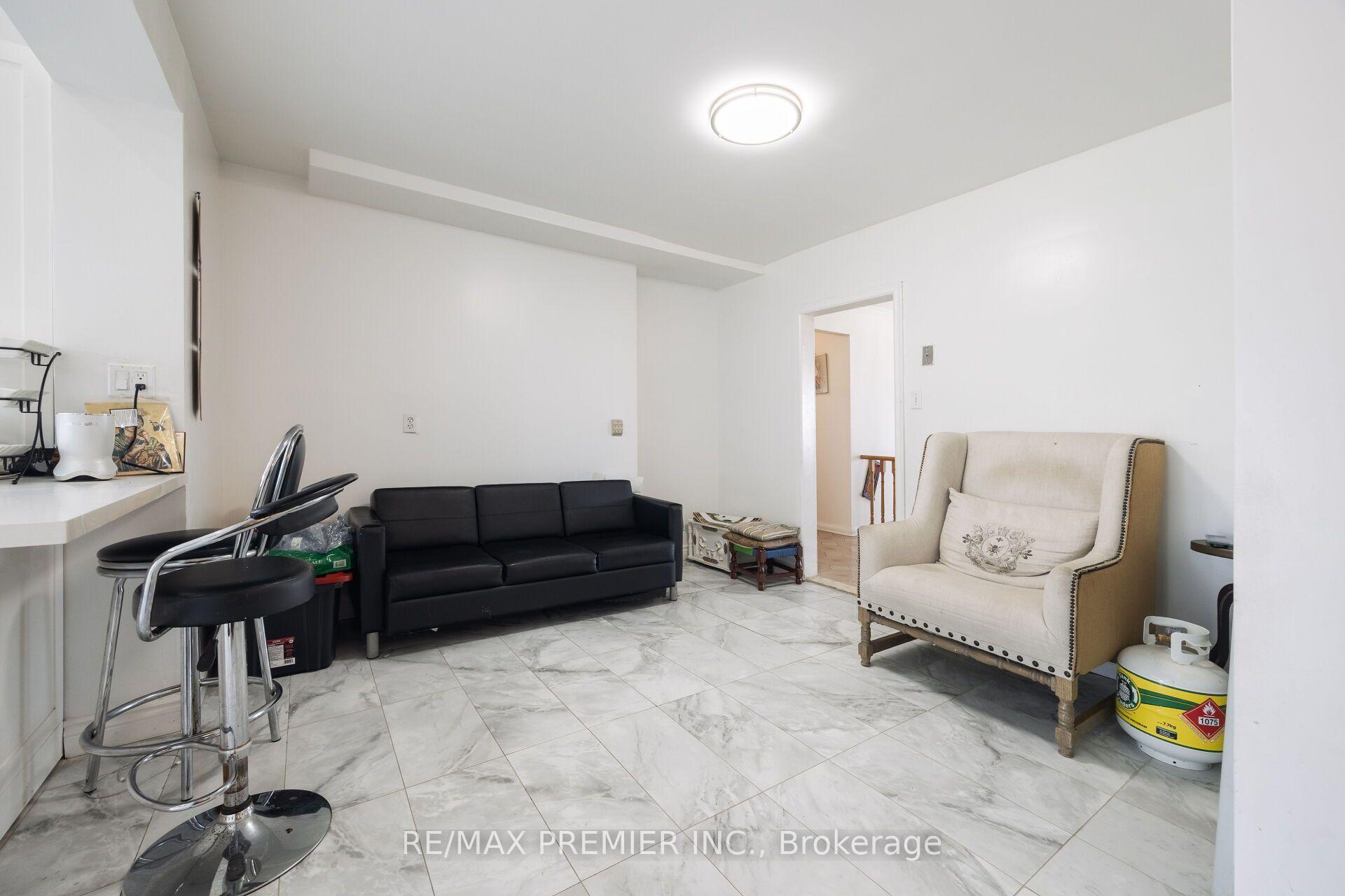 Photo 22 of 6 Canton Avenue, North York, Downsview-Roding-CFB — HOMEH
