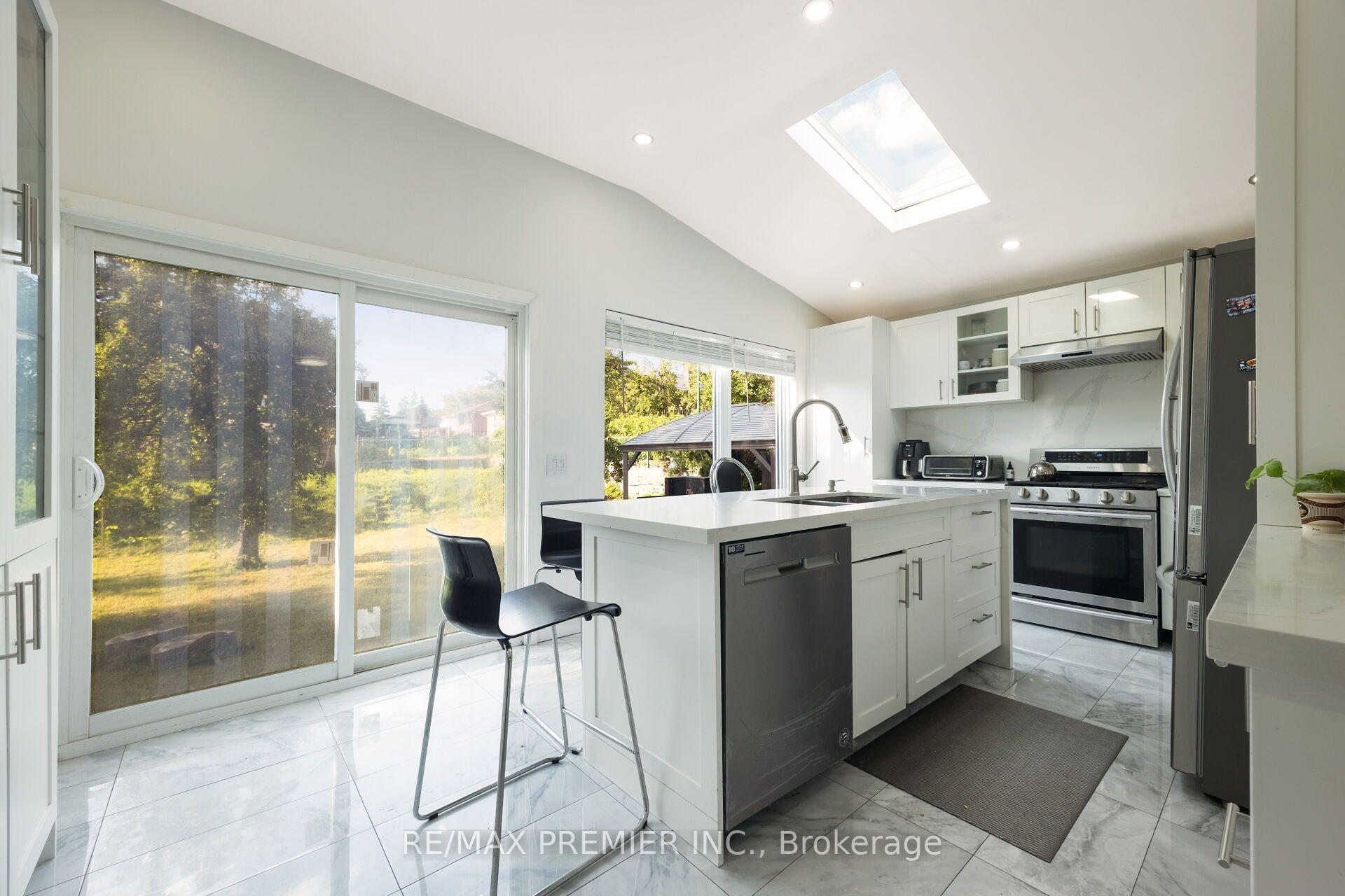 Photo 23 of 6 Canton Avenue, North York, Downsview-Roding-CFB — HOMEH