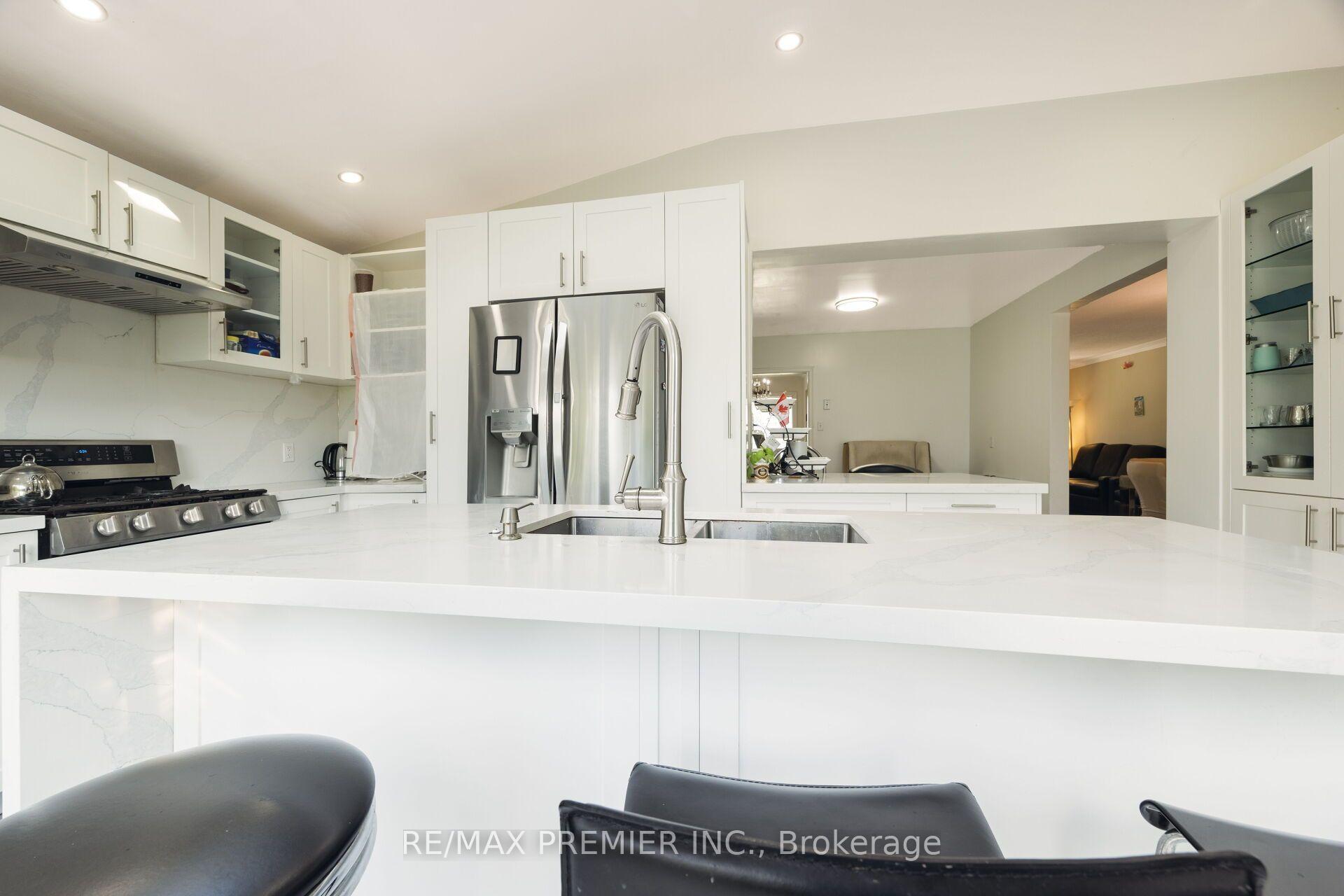 Photo 24 of 6 Canton Avenue, North York, Downsview-Roding-CFB — HOMEH