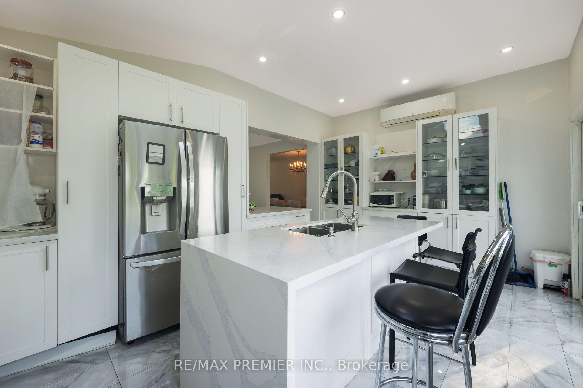 Photo 25 of 6 Canton Avenue, North York, Downsview-Roding-CFB — HOMEH