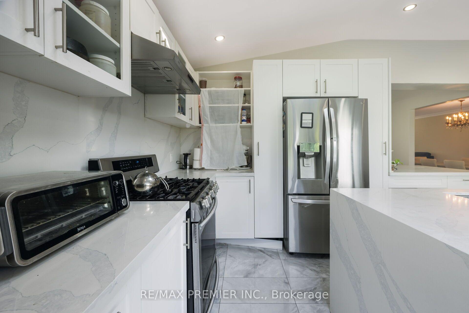 Photo 26 of 6 Canton Avenue, North York, Downsview-Roding-CFB — HOMEH
