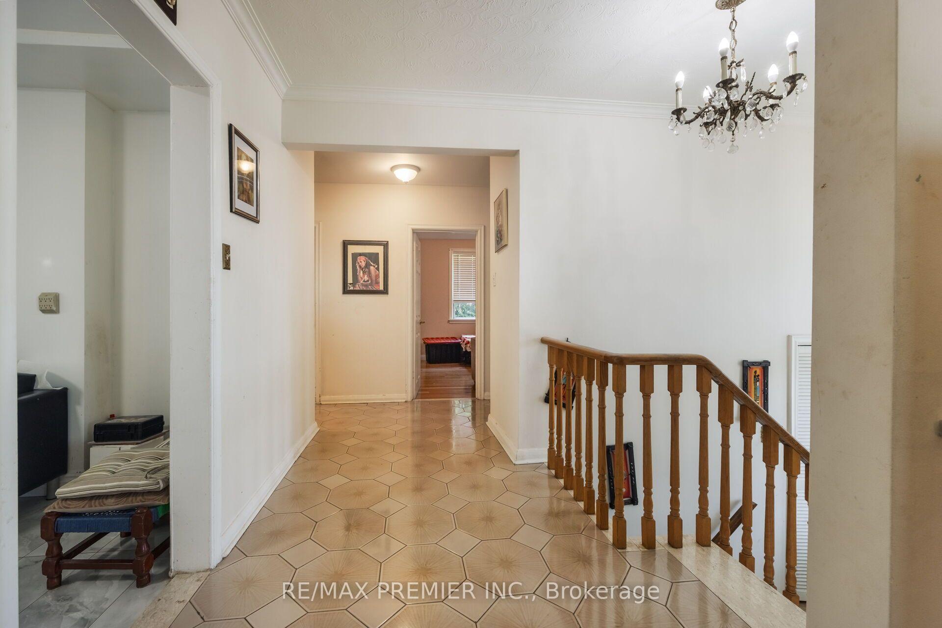 Photo 27 of 6 Canton Avenue, North York, Downsview-Roding-CFB — HOMEH