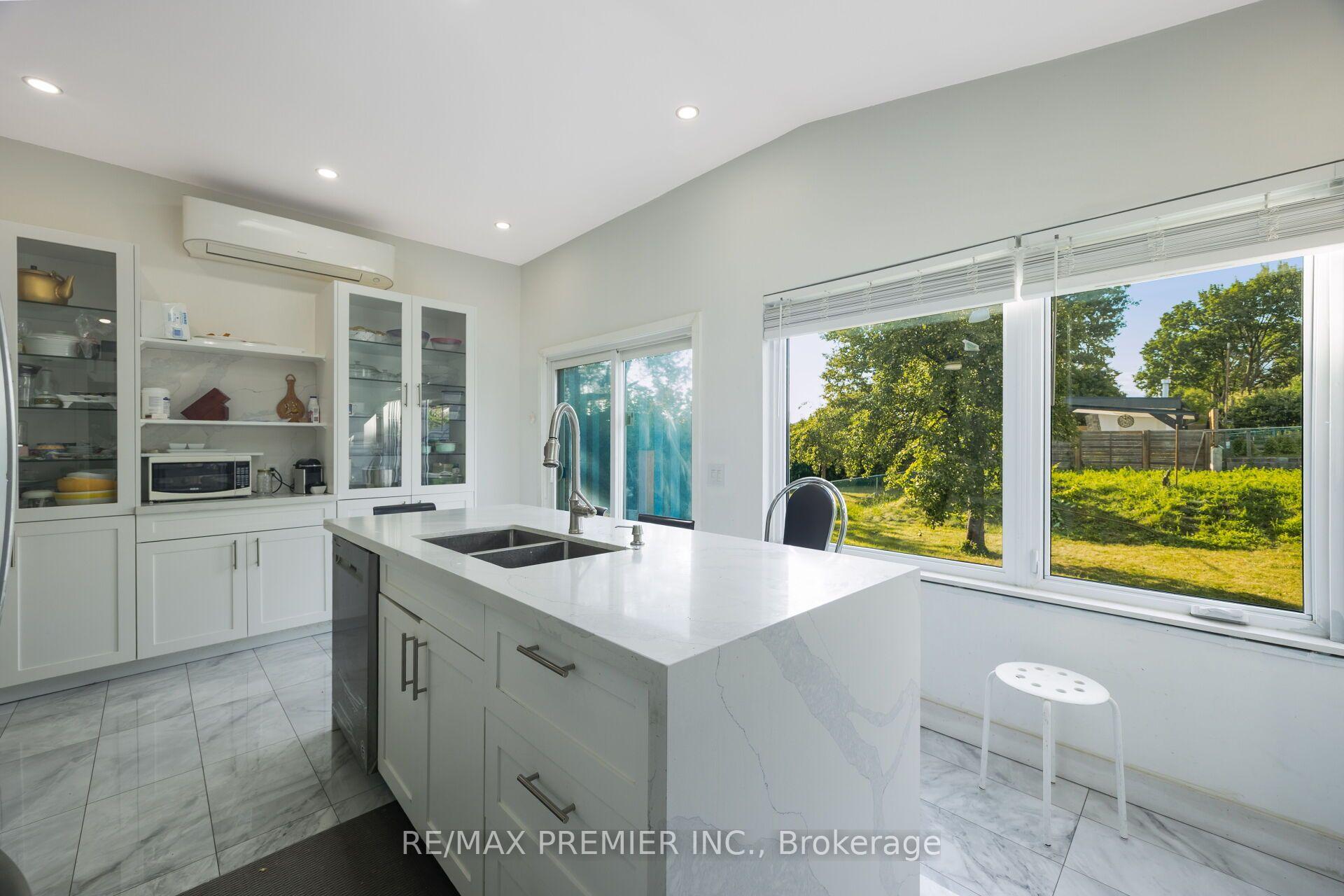 Photo 28 of 6 Canton Avenue, North York, Downsview-Roding-CFB — HOMEH