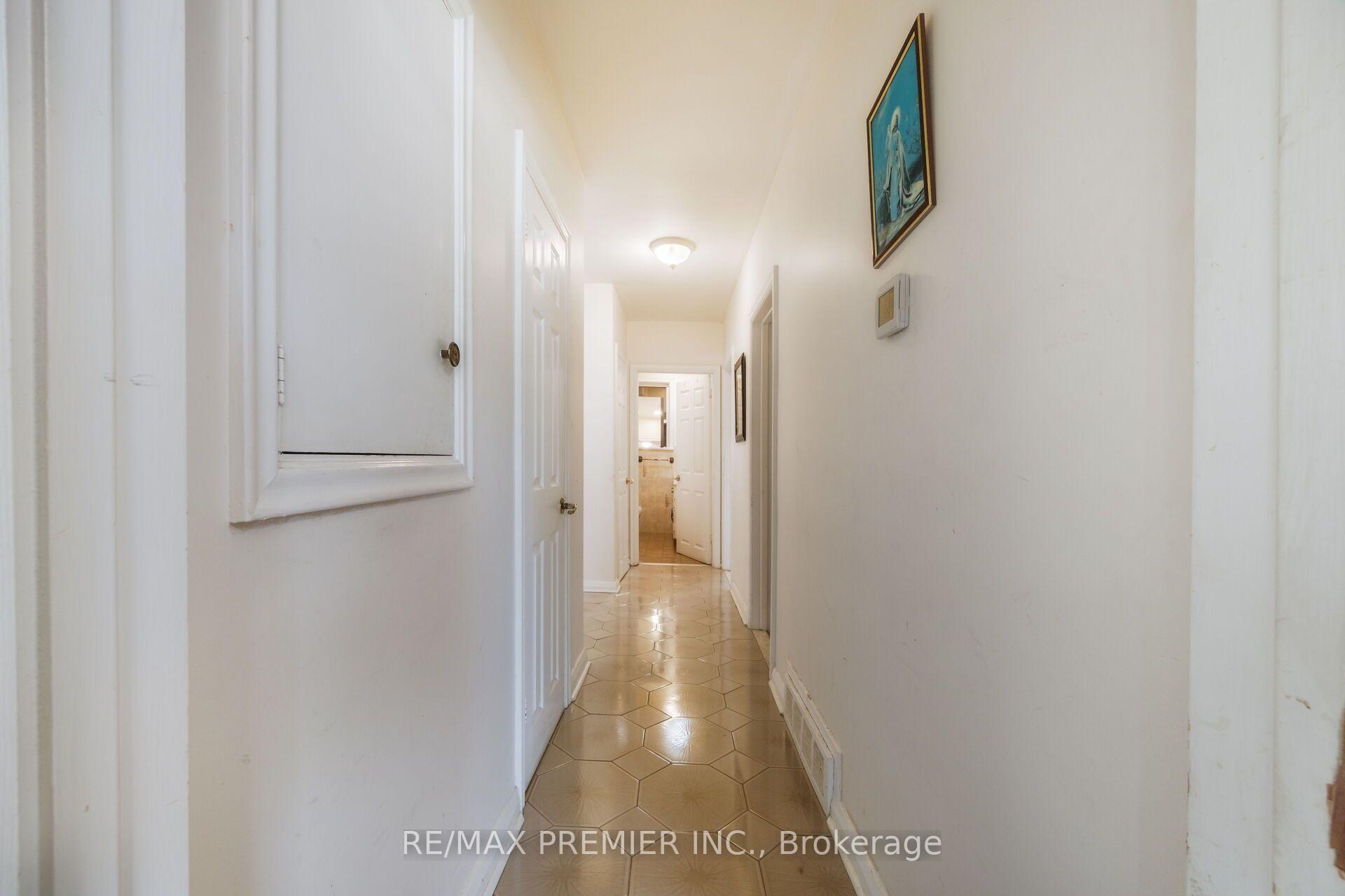 Photo 30 of 6 Canton Avenue, North York, Downsview-Roding-CFB — HOMEH