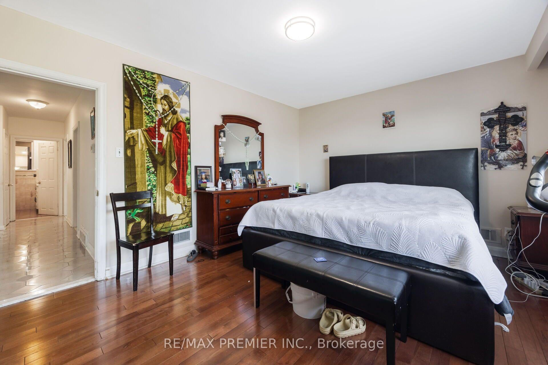 Photo 31 of 6 Canton Avenue, North York, Downsview-Roding-CFB — HOMEH