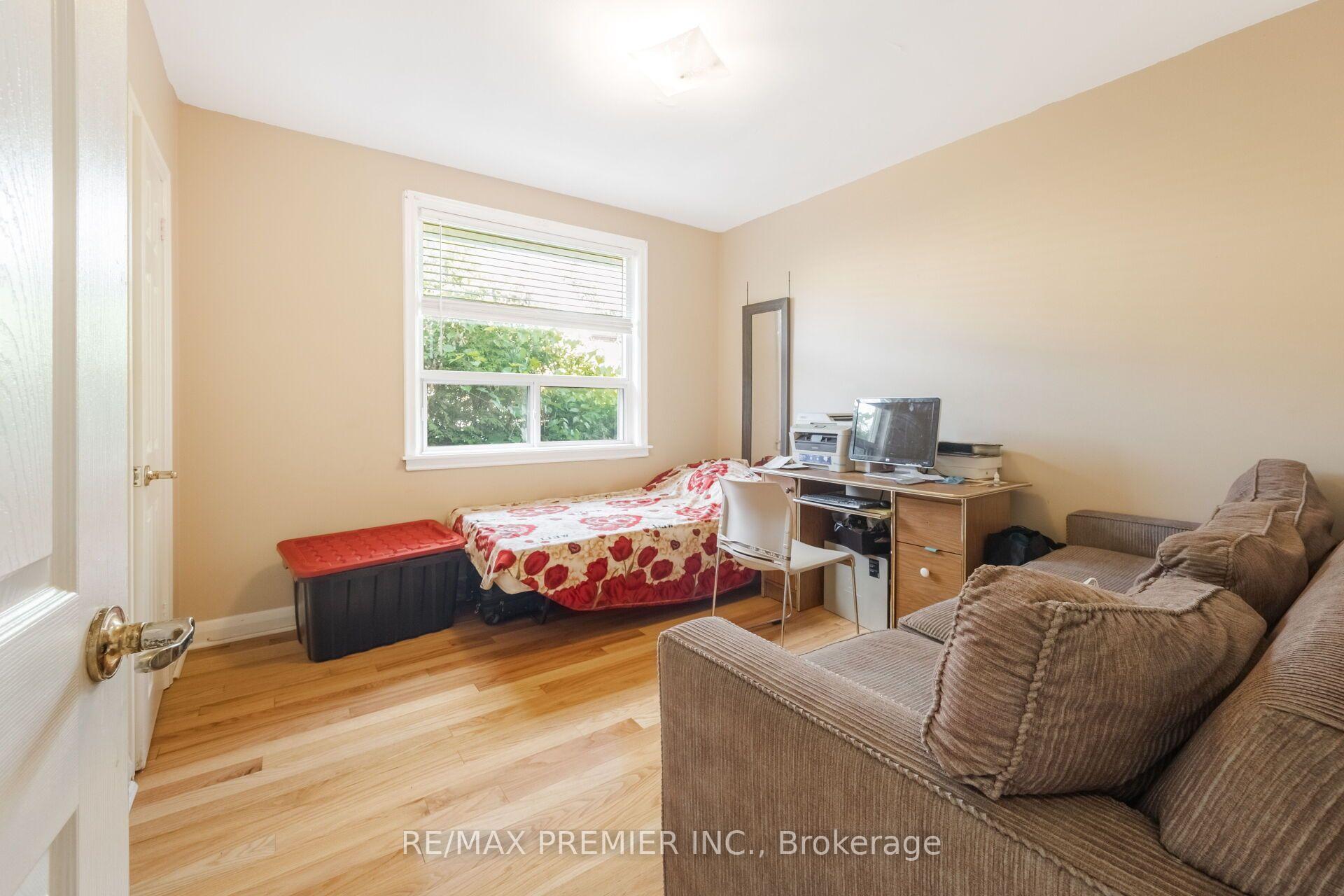Photo 33 of 6 Canton Avenue, North York, Downsview-Roding-CFB — HOMEH