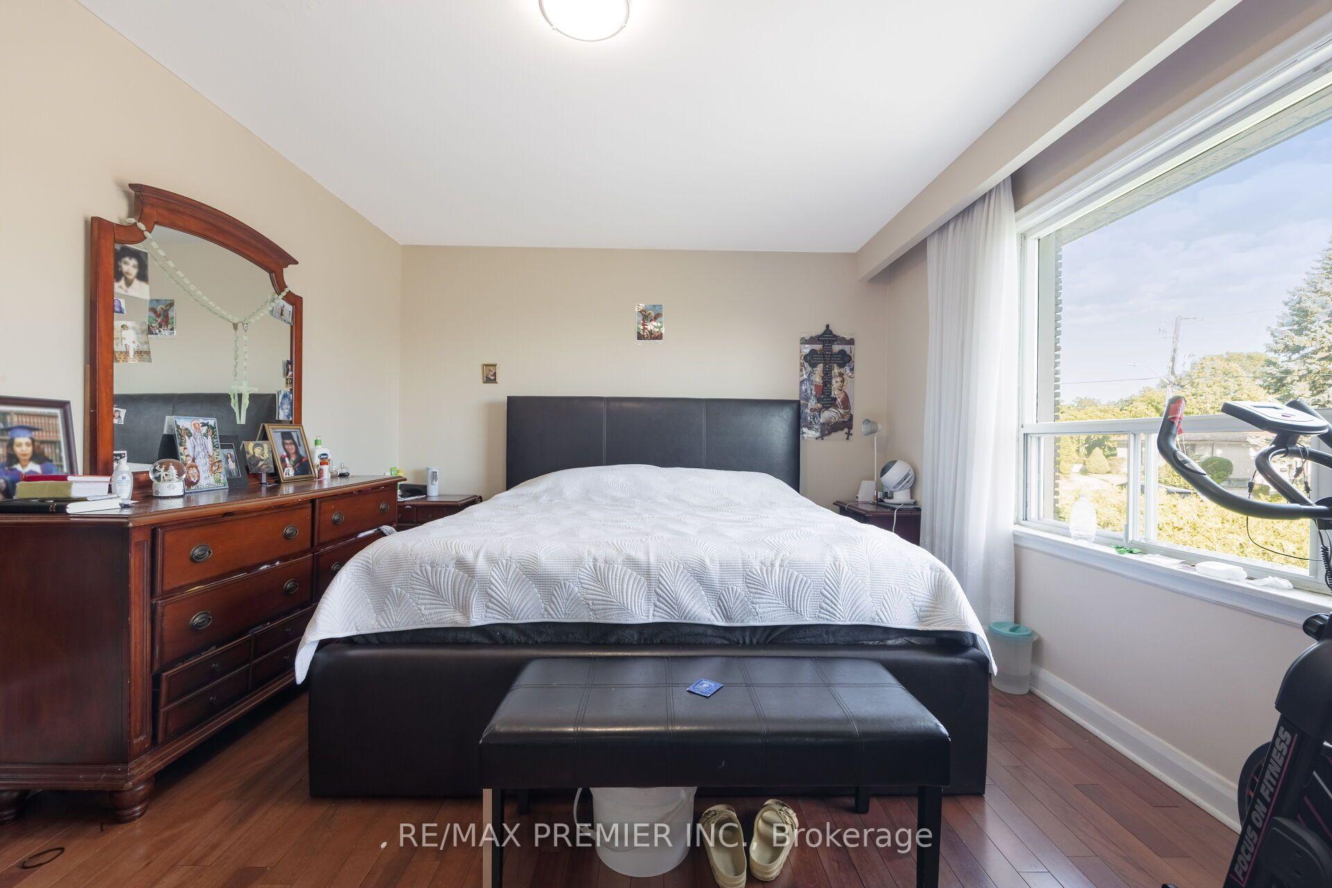 Photo 34 of 6 Canton Avenue, North York, Downsview-Roding-CFB — HOMEH