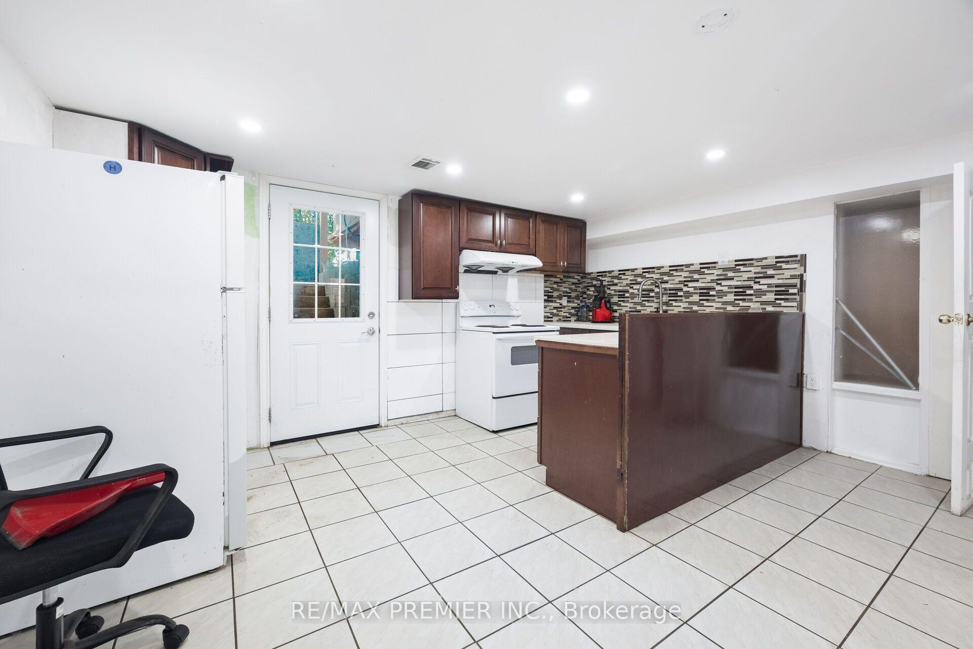 Photo 39 of 6 Canton Avenue, North York, Downsview-Roding-CFB — HOMEH