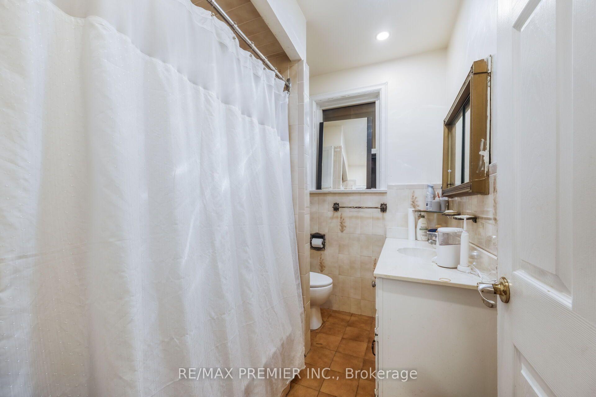 Photo 40 of 6 Canton Avenue, North York, Downsview-Roding-CFB — HOMEH