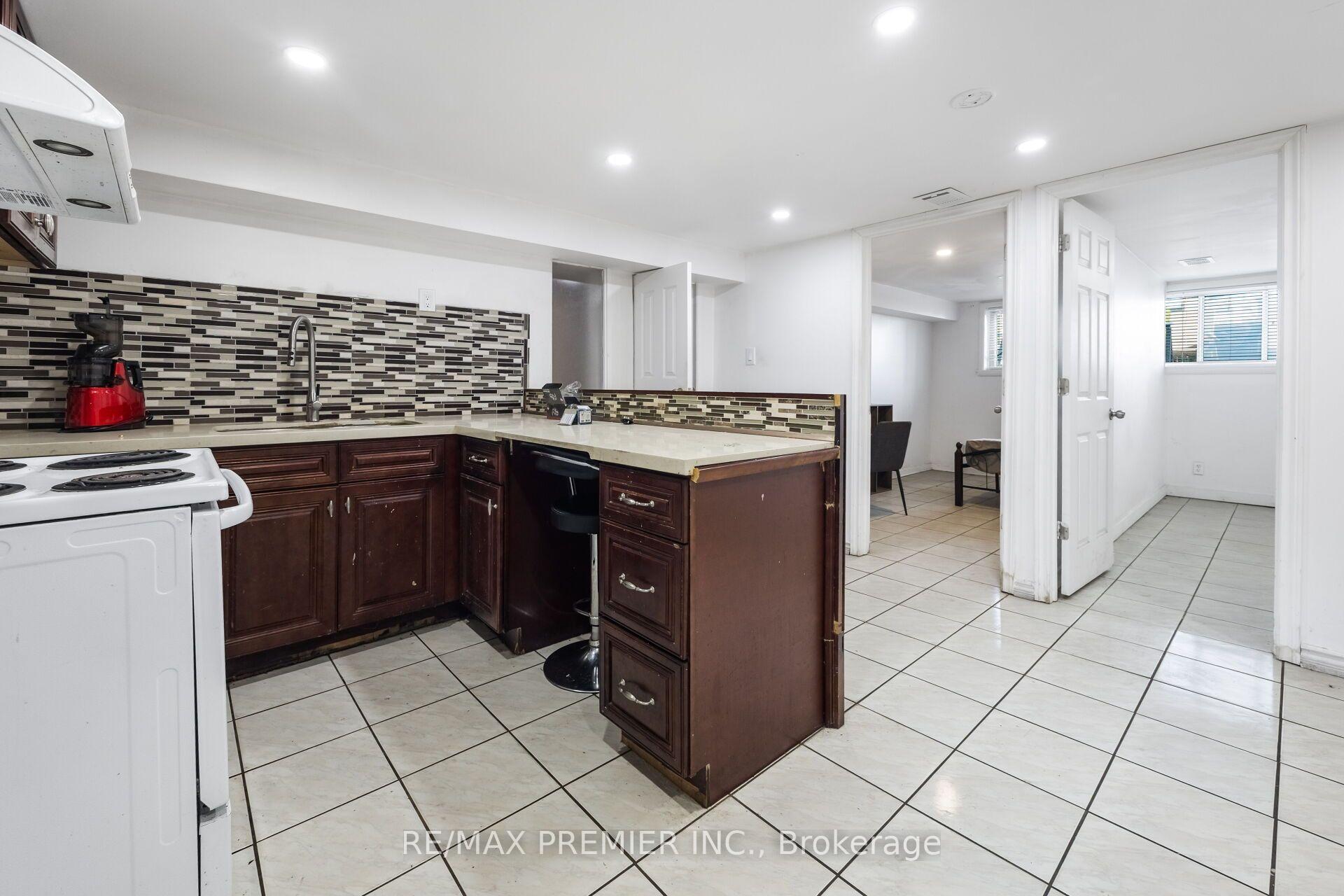 Photo 41 of 6 Canton Avenue, North York, Downsview-Roding-CFB — HOMEH
