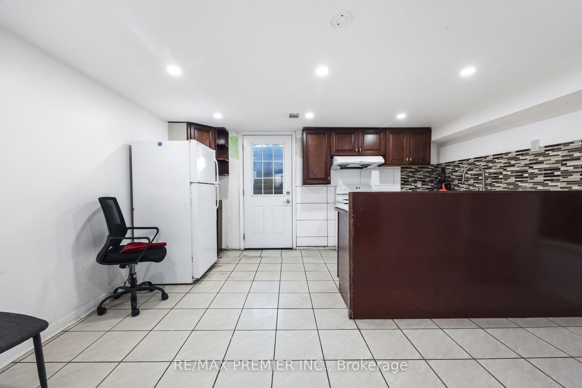 Photo 42 of 6 Canton Avenue, North York, Downsview-Roding-CFB — HOMEH