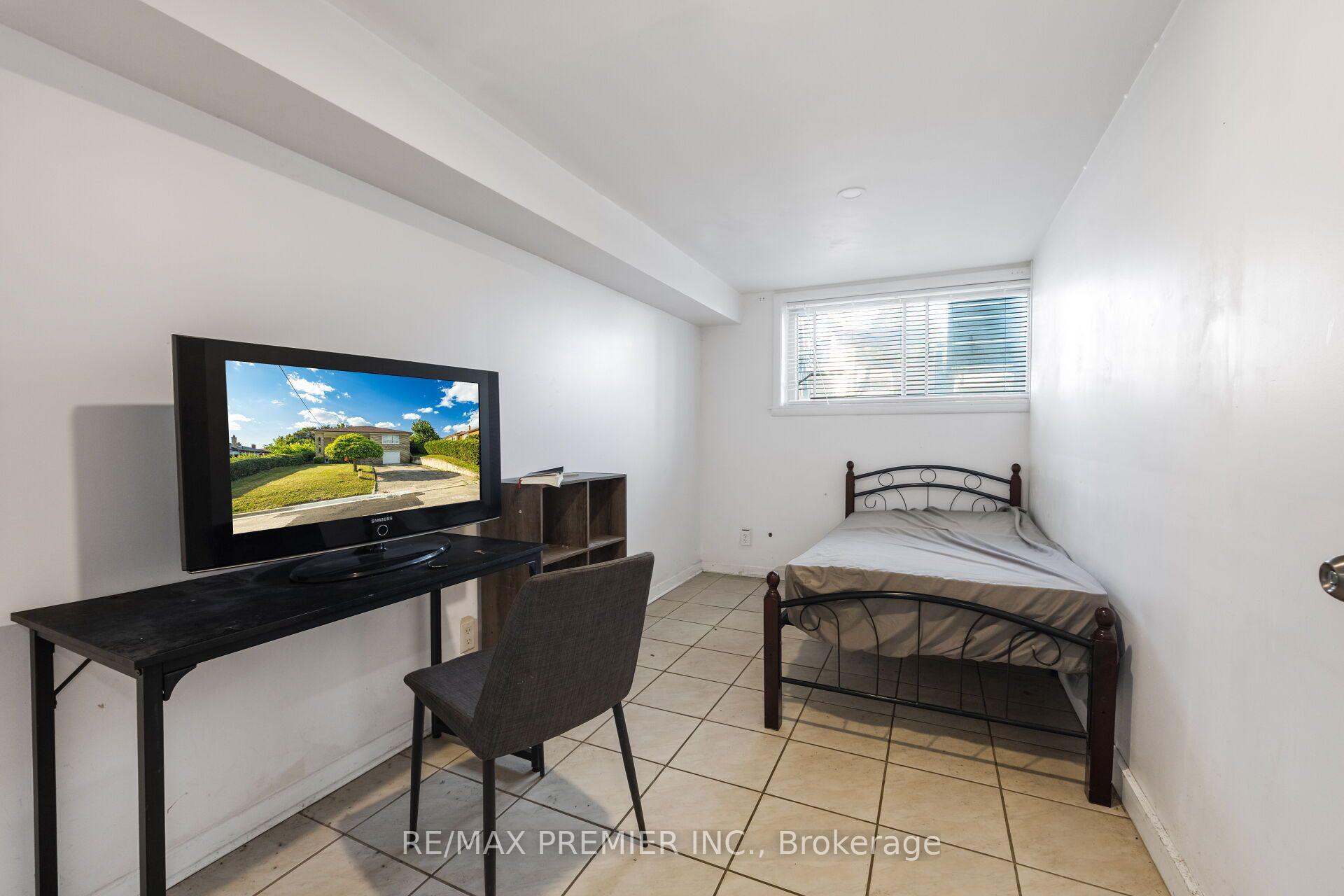 Photo 44 of 6 Canton Avenue, North York, Downsview-Roding-CFB — HOMEH