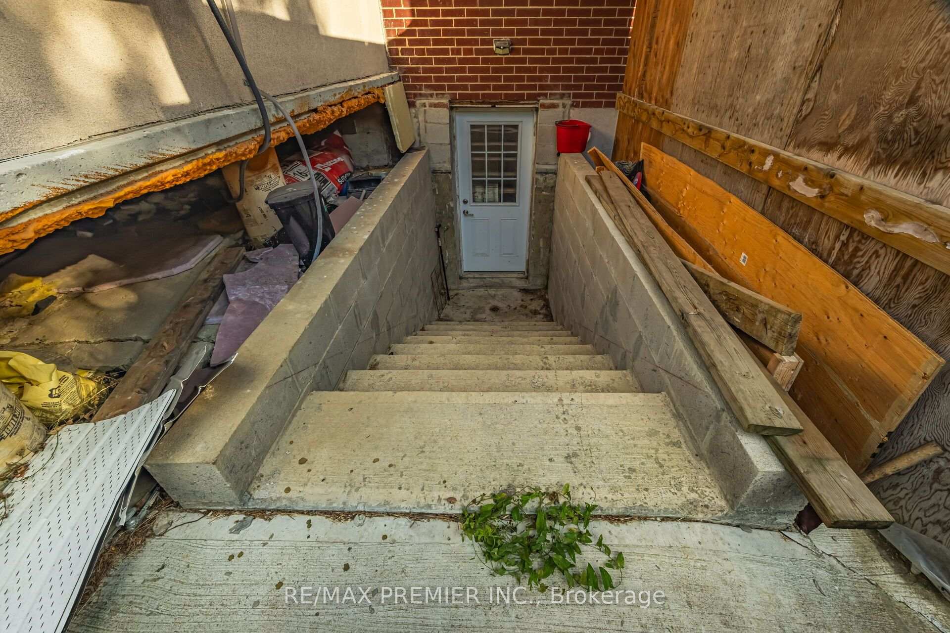 Photo 48 of 6 Canton Avenue, North York, Downsview-Roding-CFB — HOMEH