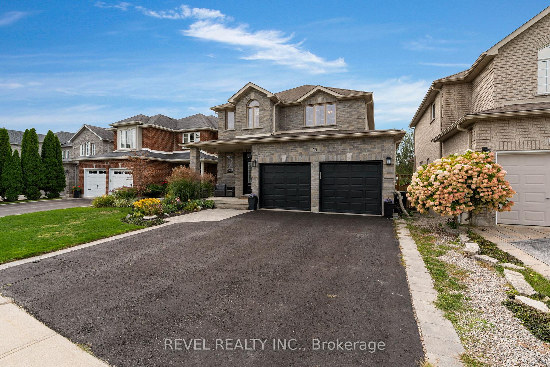 Photo 2 of 44 Graihawk Drive, Barrie, Ardagh — HOMEH