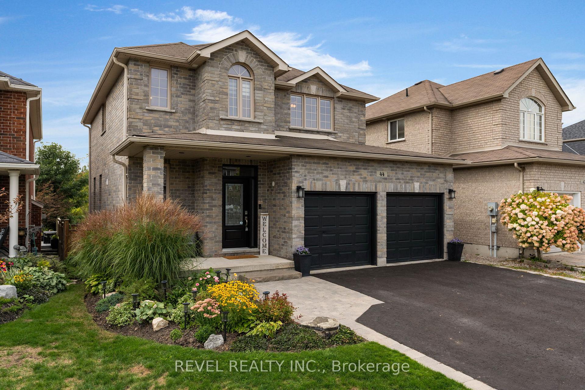 Photo 3 of 44 Graihawk Drive, Barrie, Ardagh — HOMEH