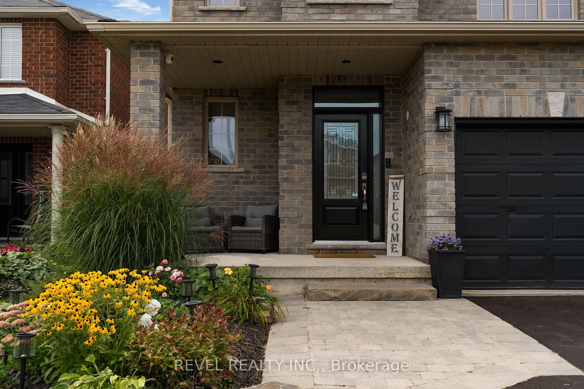 Photo 4 of 44 Graihawk Drive, Barrie, Ardagh — HOMEH