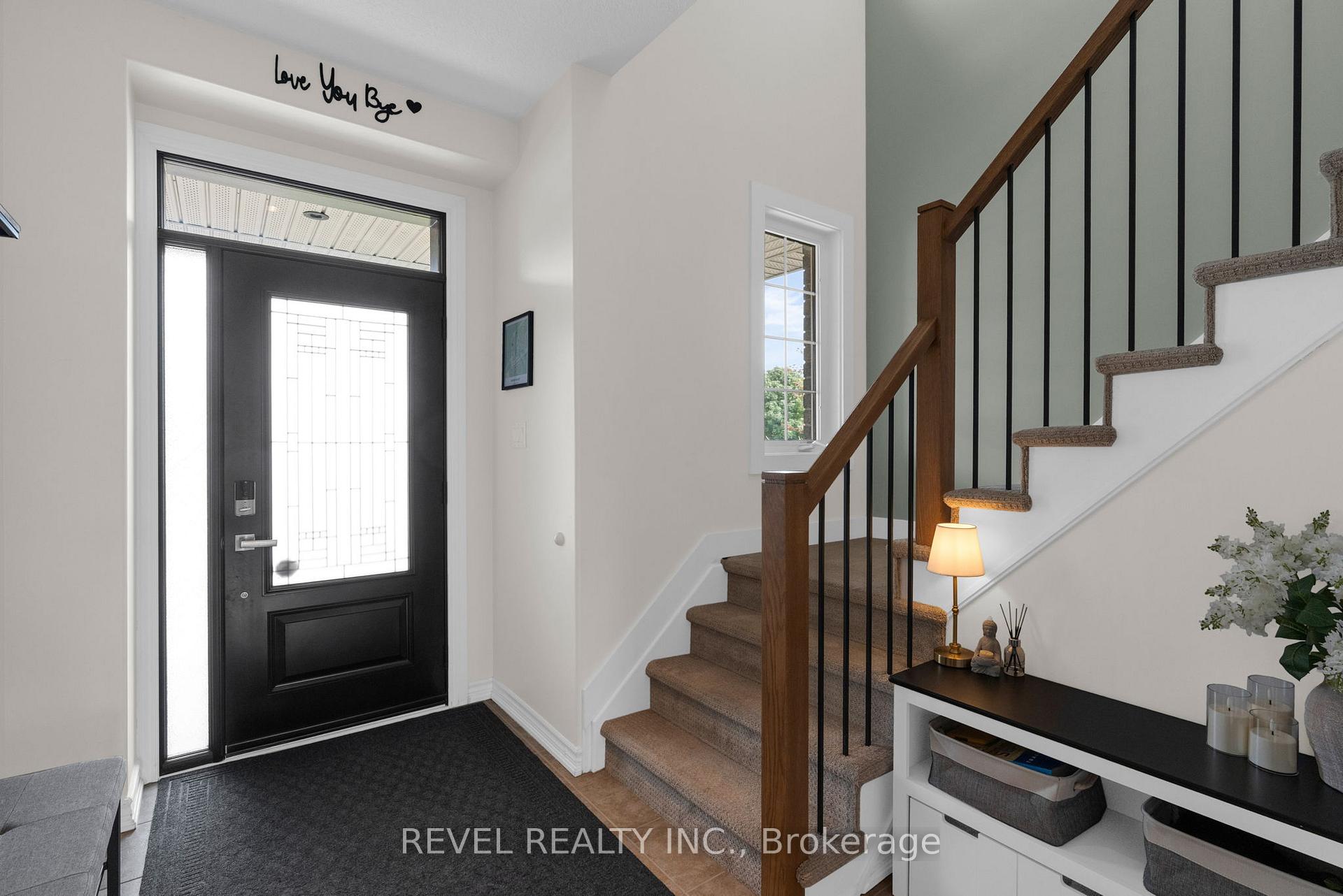 Photo 5 of 44 Graihawk Drive, Barrie, Ardagh — HOMEH
