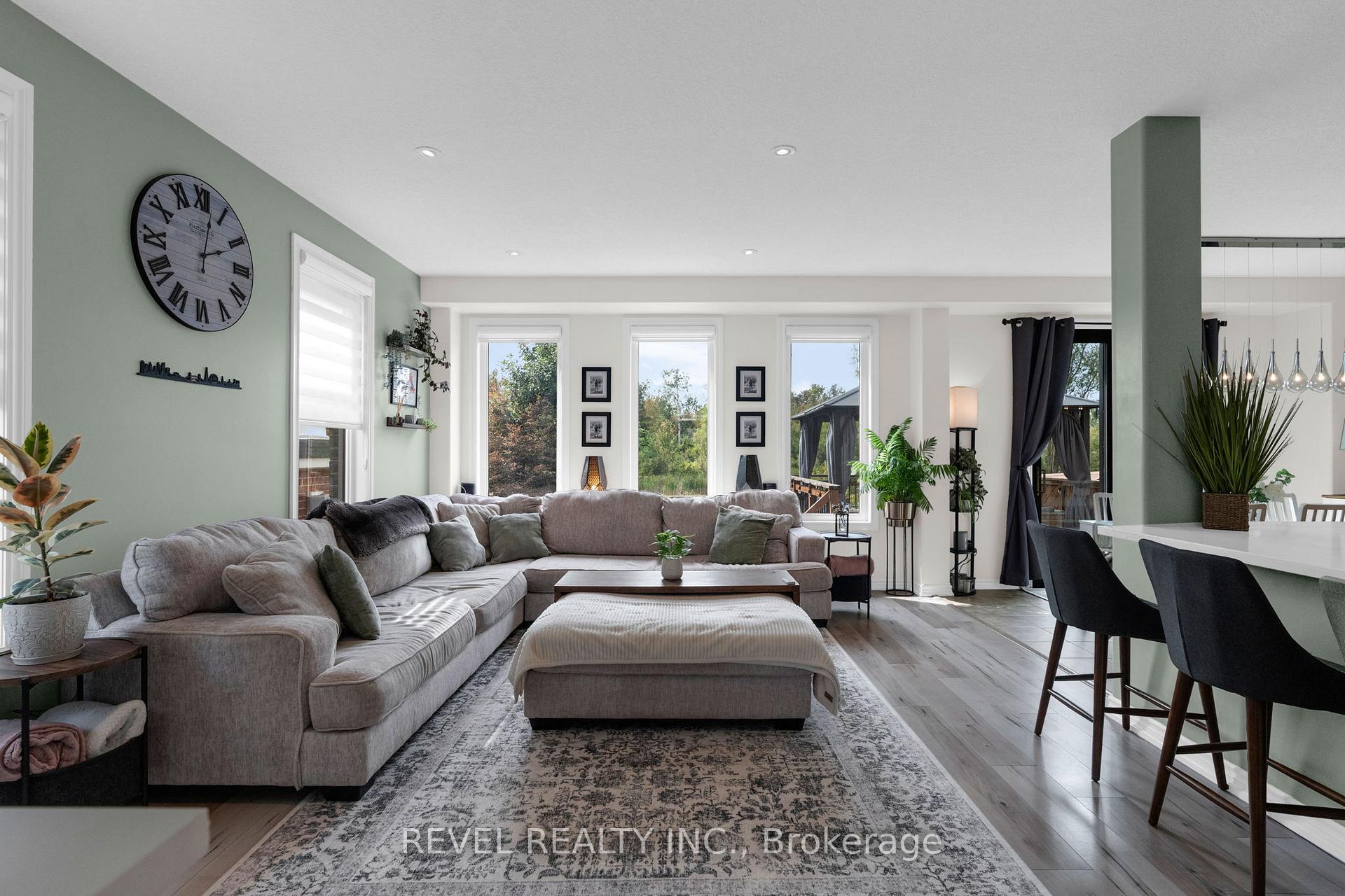 Photo 6 of 44 Graihawk Drive, Barrie, Ardagh — HOMEH
