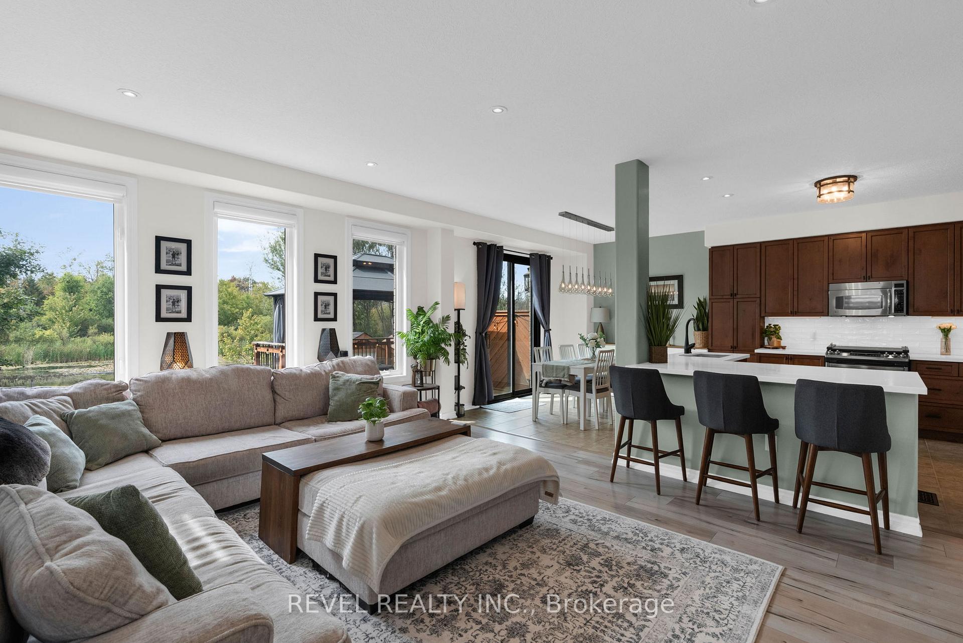 Photo 8 of 44 Graihawk Drive, Barrie, Ardagh — HOMEH