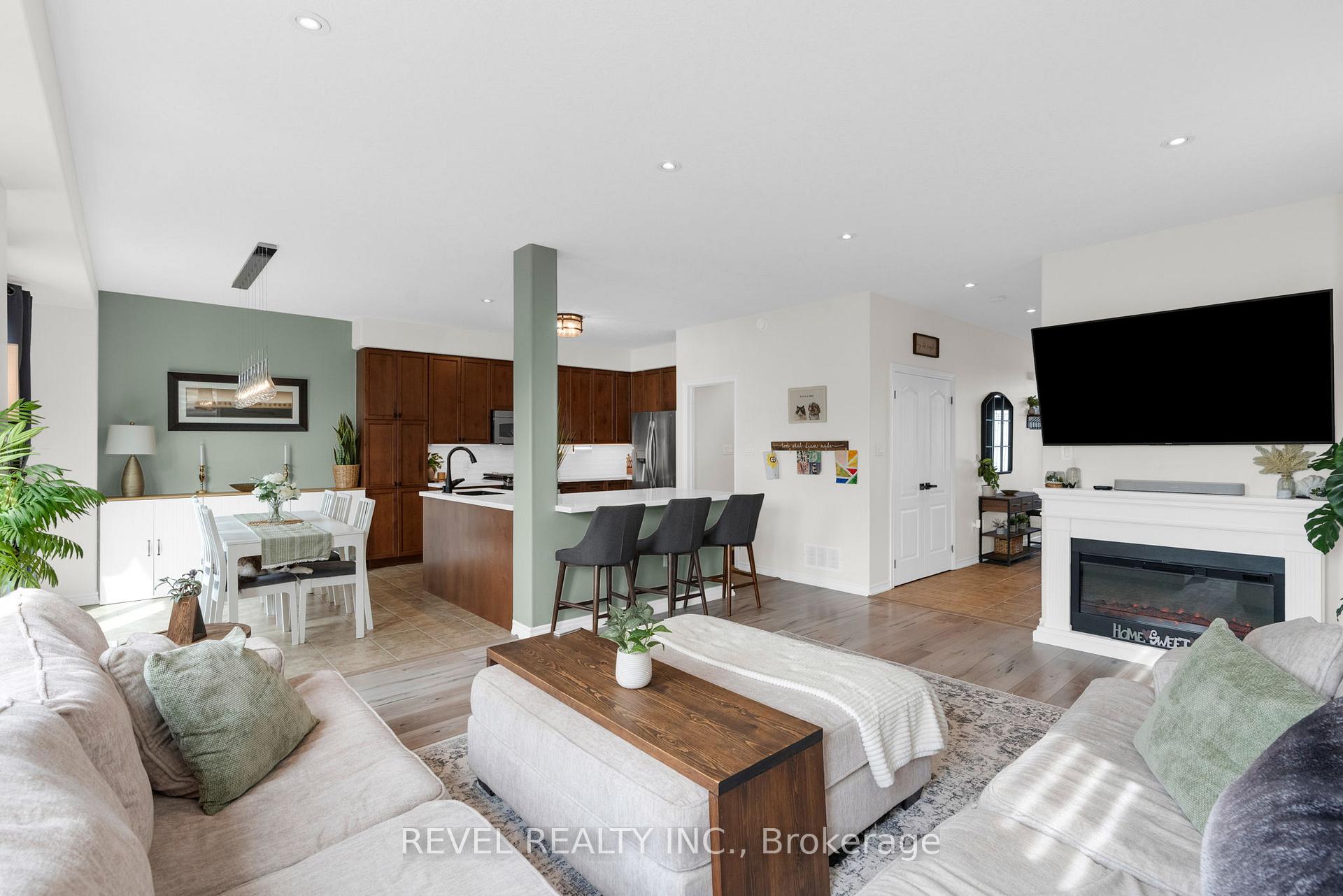 Photo 12 of 44 Graihawk Drive, Barrie, Ardagh — HOMEH