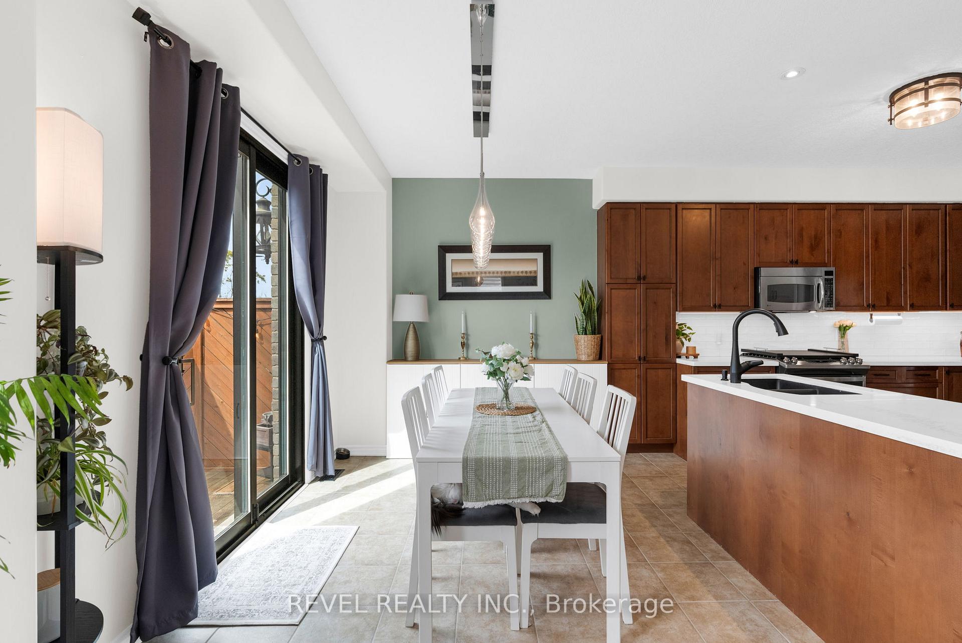 Photo 13 of 44 Graihawk Drive, Barrie, Ardagh — HOMEH