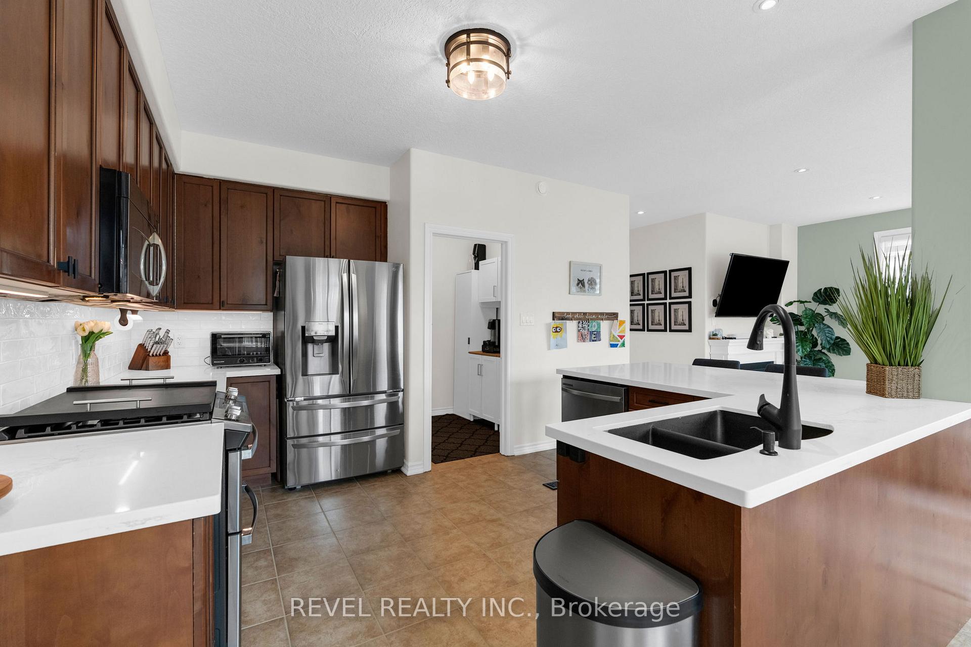 Photo 18 of 44 Graihawk Drive, Barrie, Ardagh — HOMEH