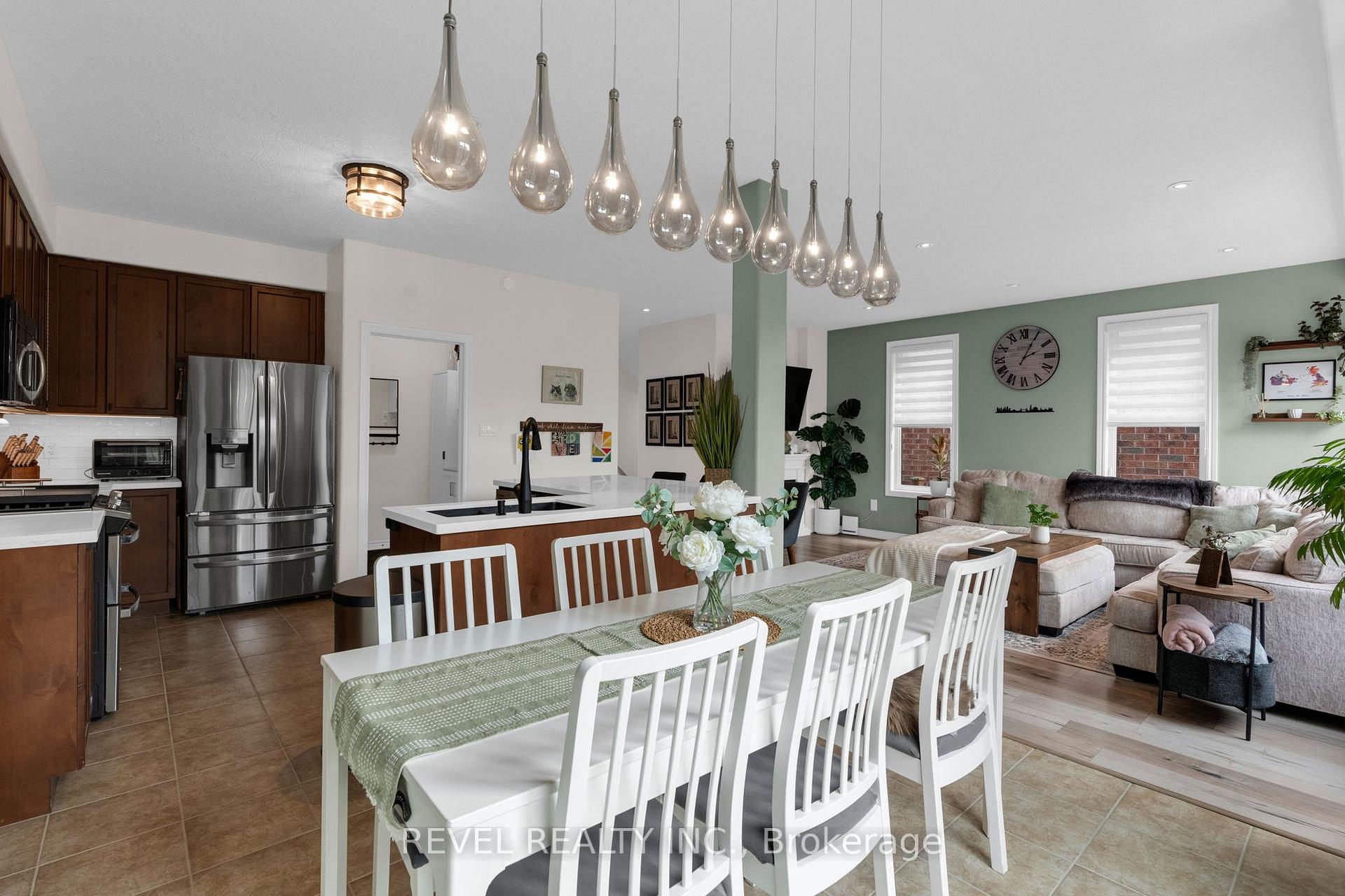 Photo 20 of 44 Graihawk Drive, Barrie, Ardagh — HOMEH