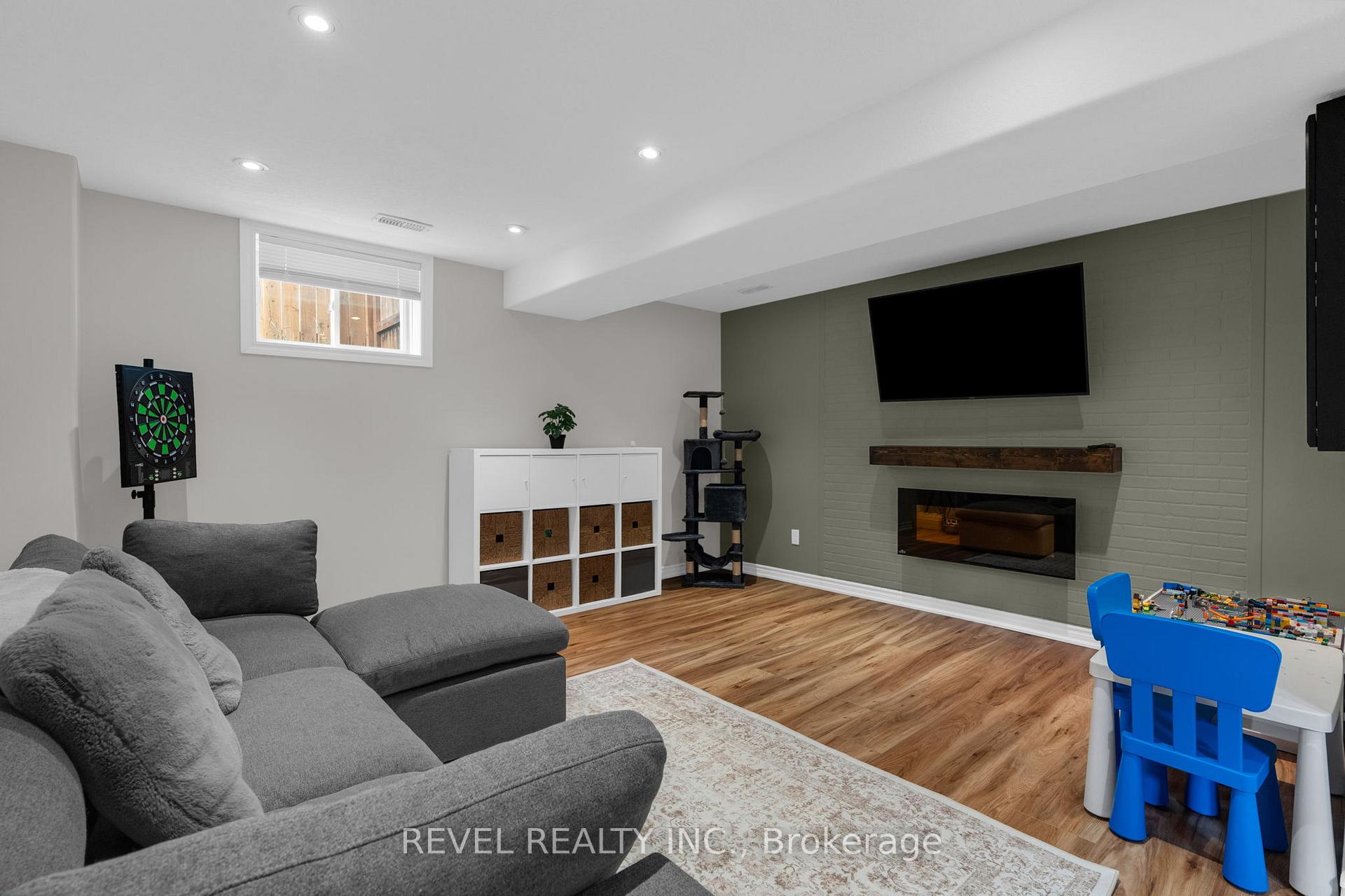 Photo 38 of 44 Graihawk Drive, Barrie, Ardagh — HOMEH