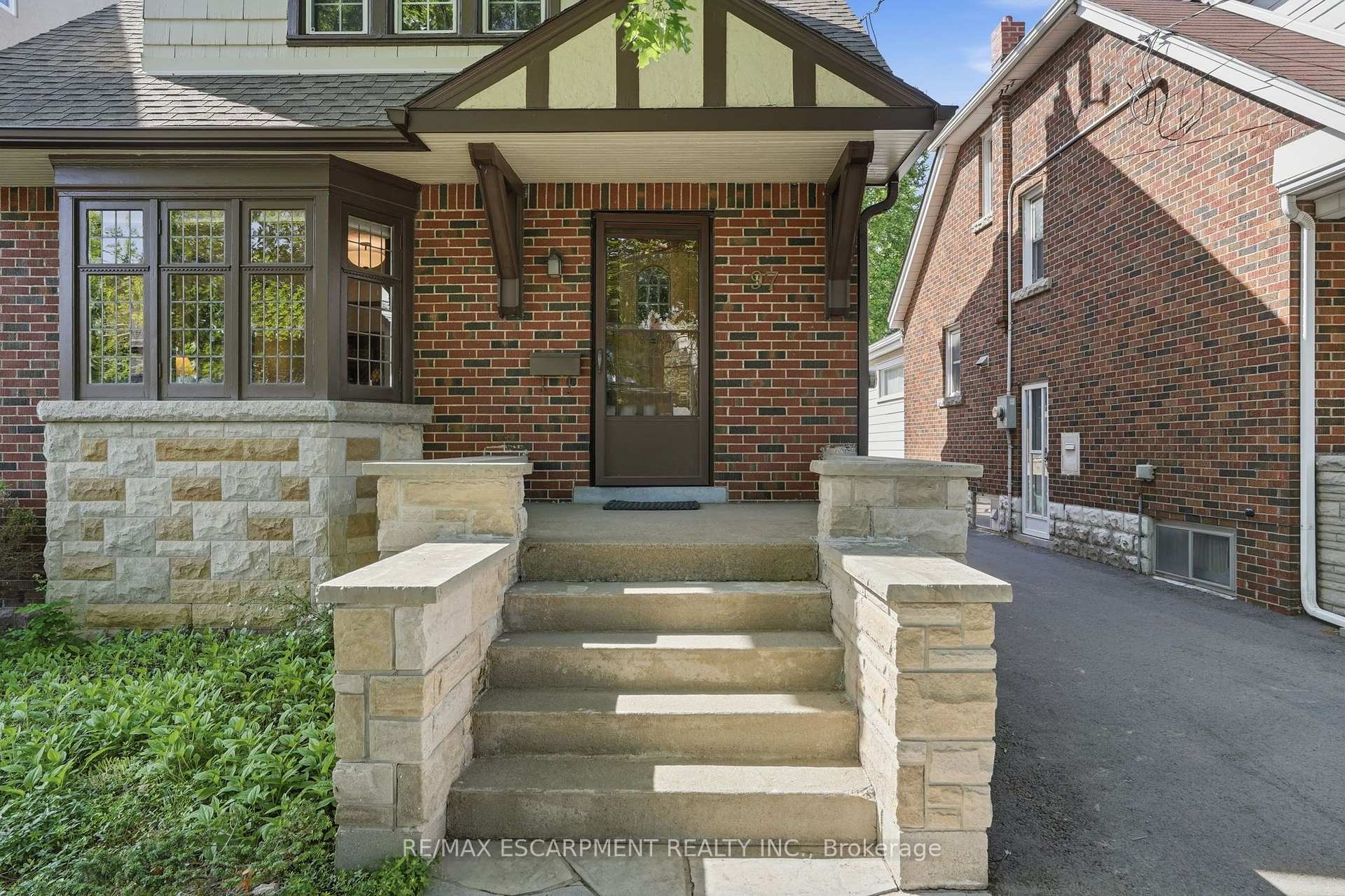 Photo 3 of 97 Cline Avenue N, Hamilton, Westdale — HOMEH