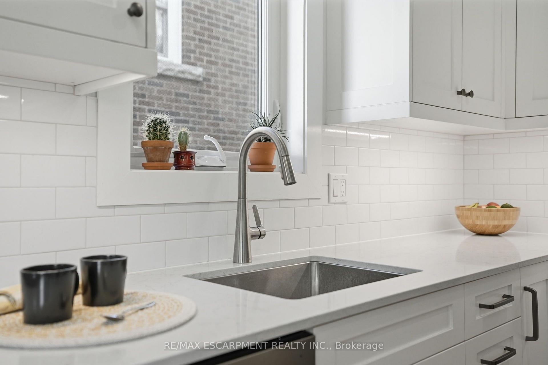 Photo 13 of 97 Cline Avenue N, Hamilton, Westdale — HOMEH