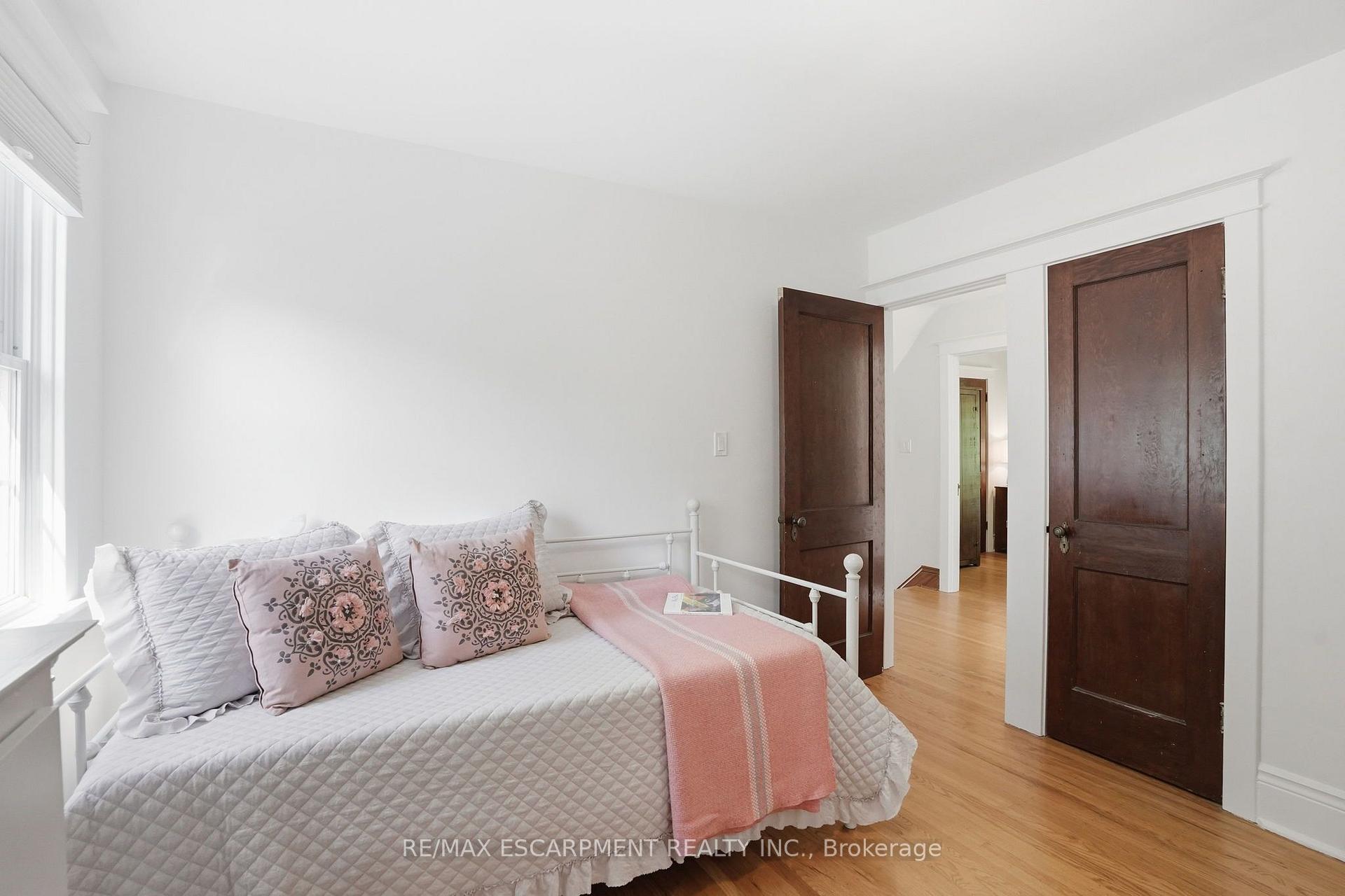 Photo 19 of 97 Cline Avenue N, Hamilton, Westdale — HOMEH