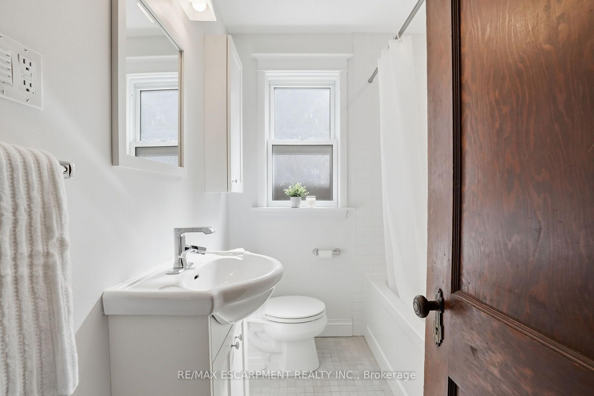Photo 22 of 97 Cline Avenue N, Hamilton, Westdale — HOMEH