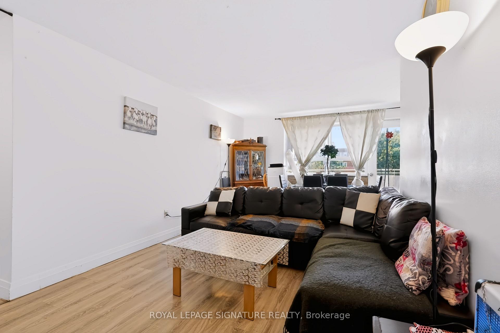 Photo 5 of Unit 401, 2485 Woking Crescent, Mississauga, Sheridan — HOMEH
