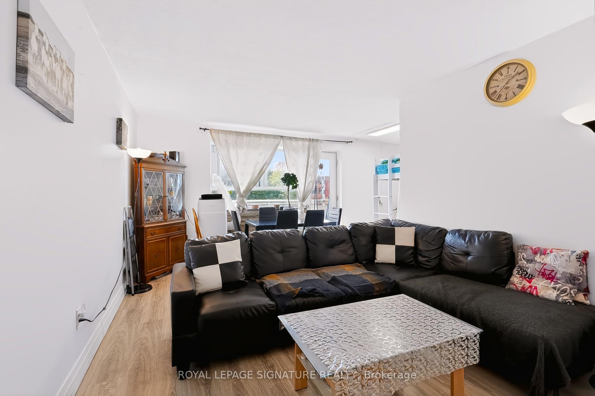 Photo 6 of Unit 401, 2485 Woking Crescent, Mississauga, Sheridan — HOMEH