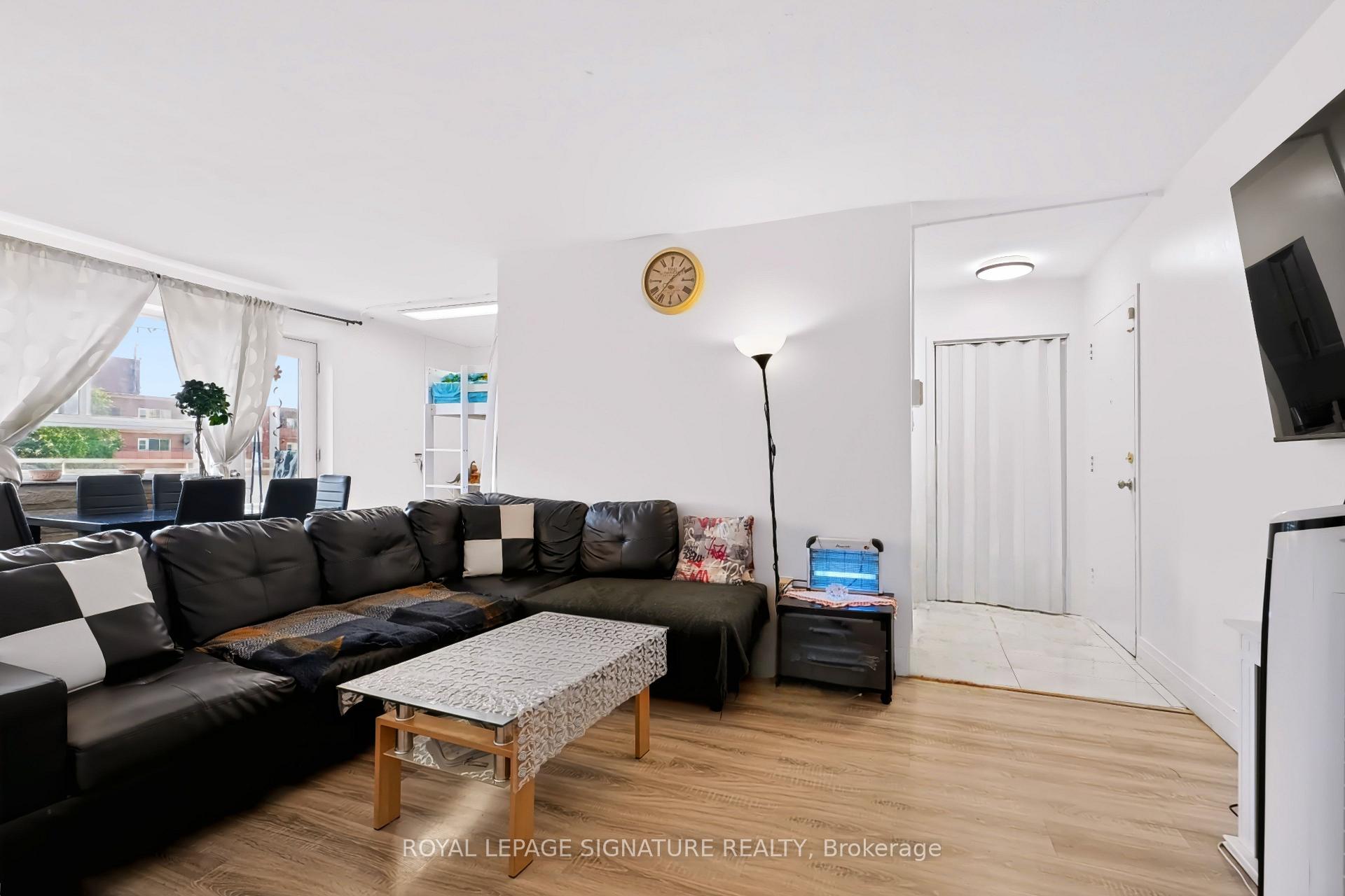 Photo 8 of Unit 401, 2485 Woking Crescent, Mississauga, Sheridan — HOMEH