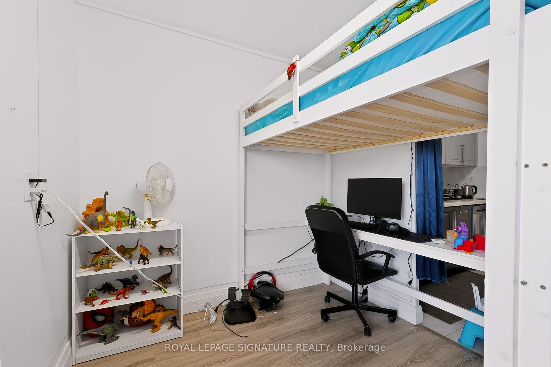 Photo 9 of Unit 401, 2485 Woking Crescent, Mississauga, Sheridan — HOMEH
