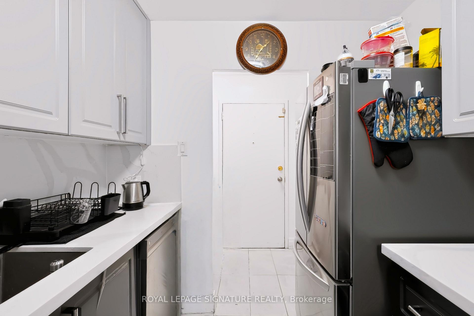Photo 11 of Unit 401, 2485 Woking Crescent, Mississauga, Sheridan — HOMEH