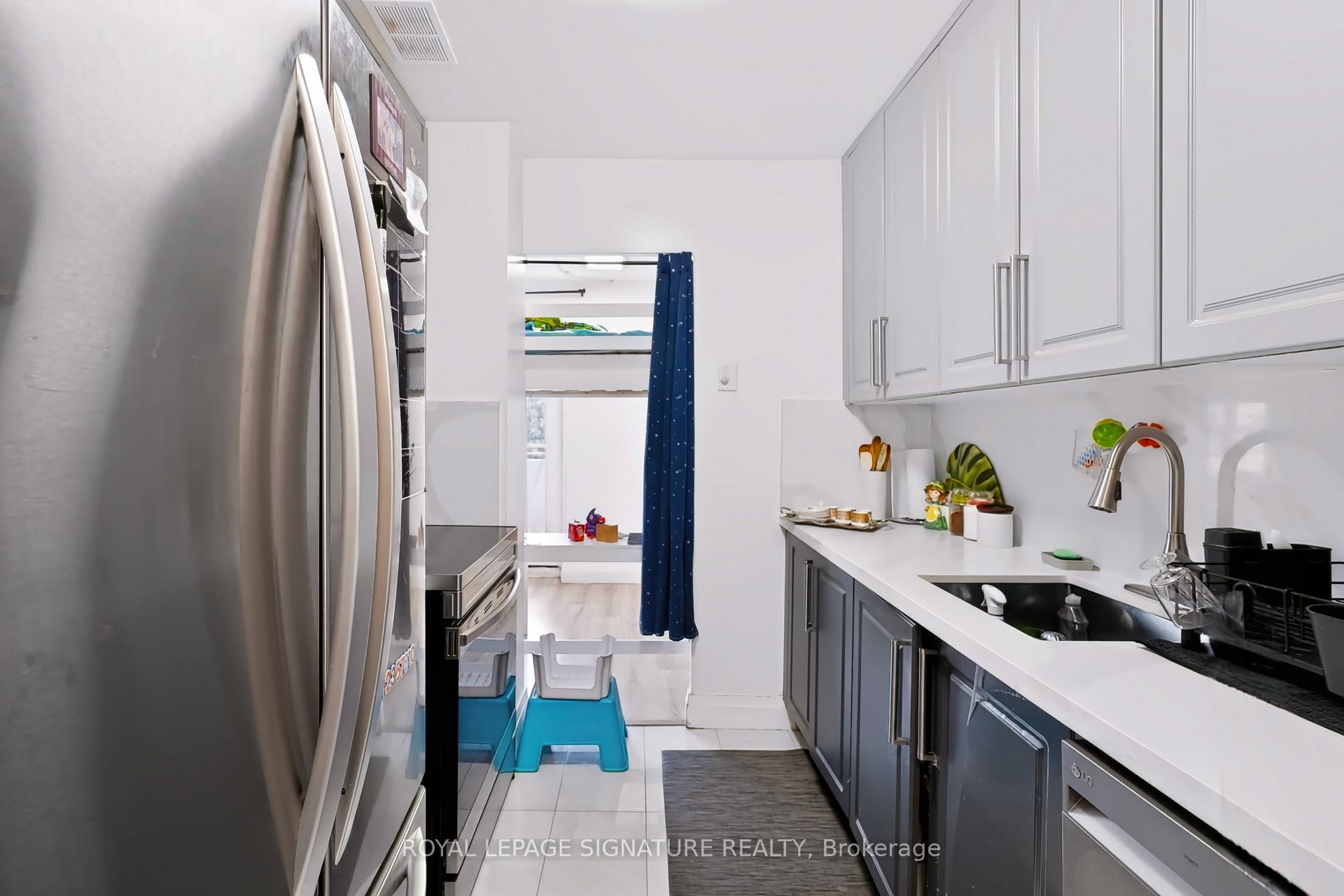 Photo 13 of Unit 401, 2485 Woking Crescent, Mississauga, Sheridan — HOMEH