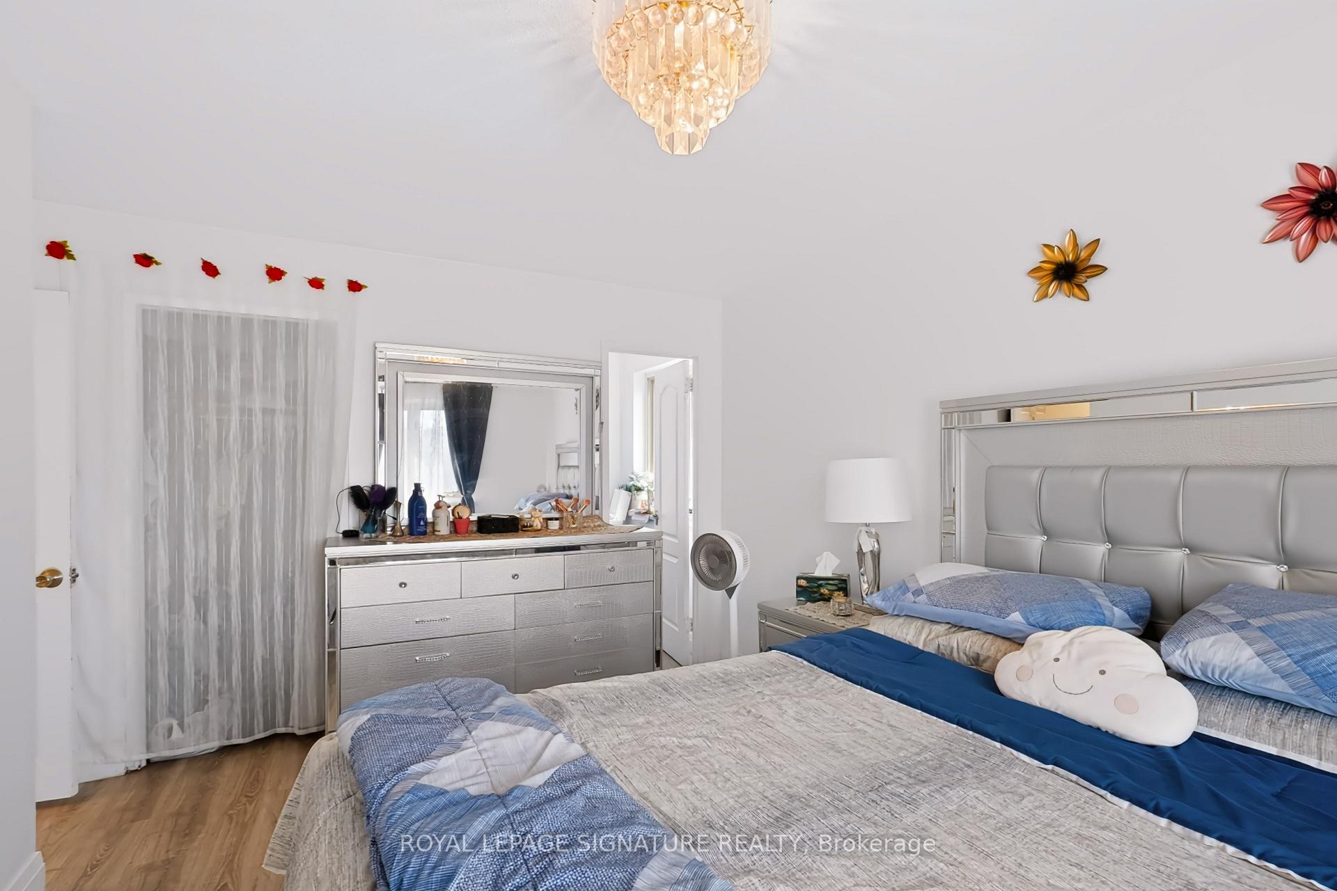 Photo 17 of Unit 401, 2485 Woking Crescent, Mississauga, Sheridan — HOMEH