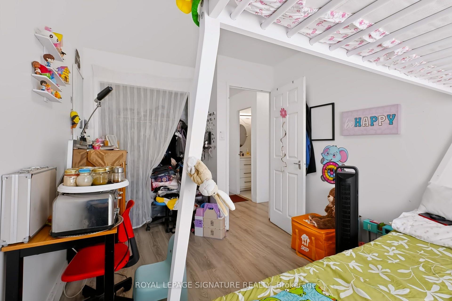 Photo 21 of Unit 401, 2485 Woking Crescent, Mississauga, Sheridan — HOMEH