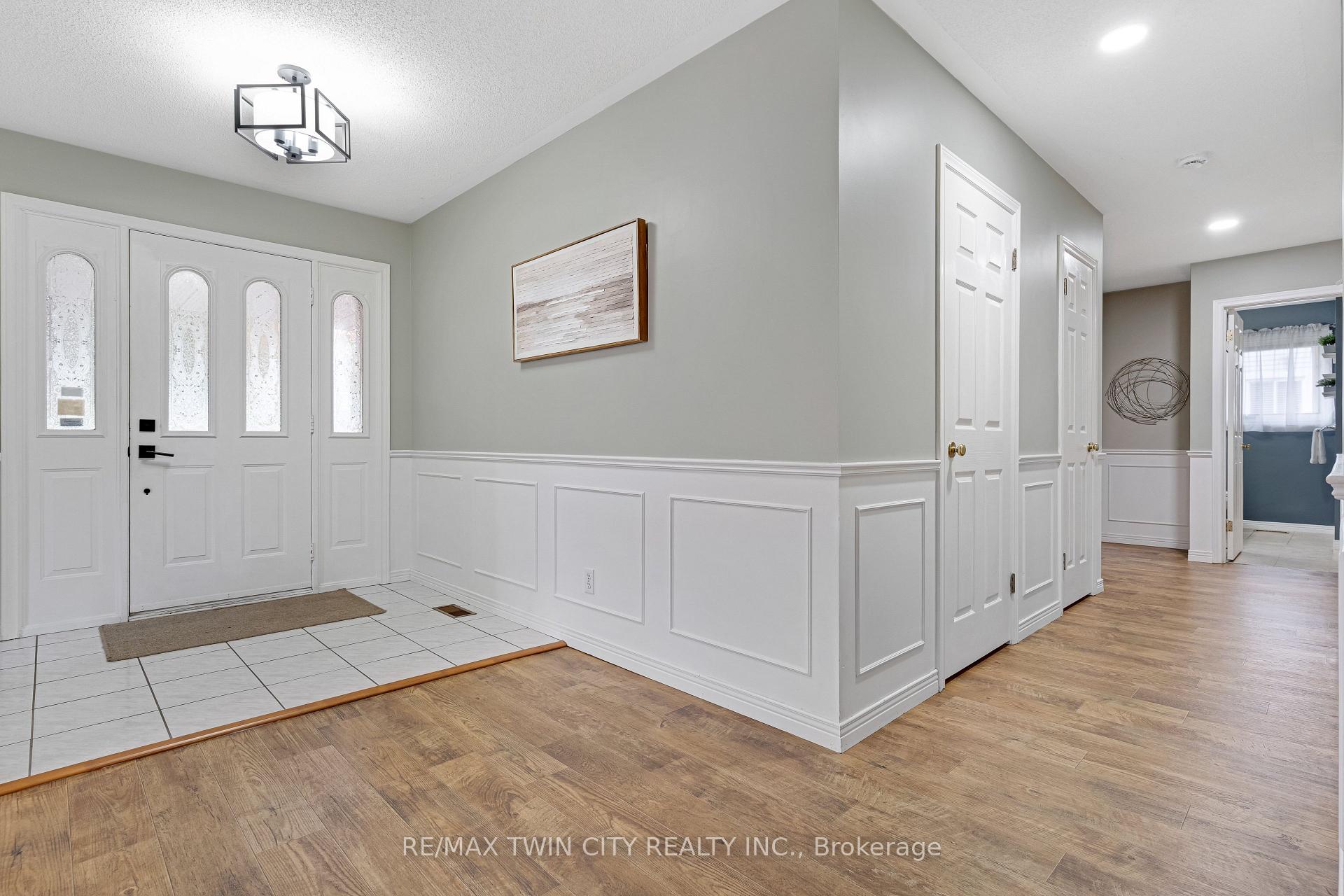 Photo 5 of 372 Gatestone Boulevard, Waterloo, Upper Beechwood — HOMEH