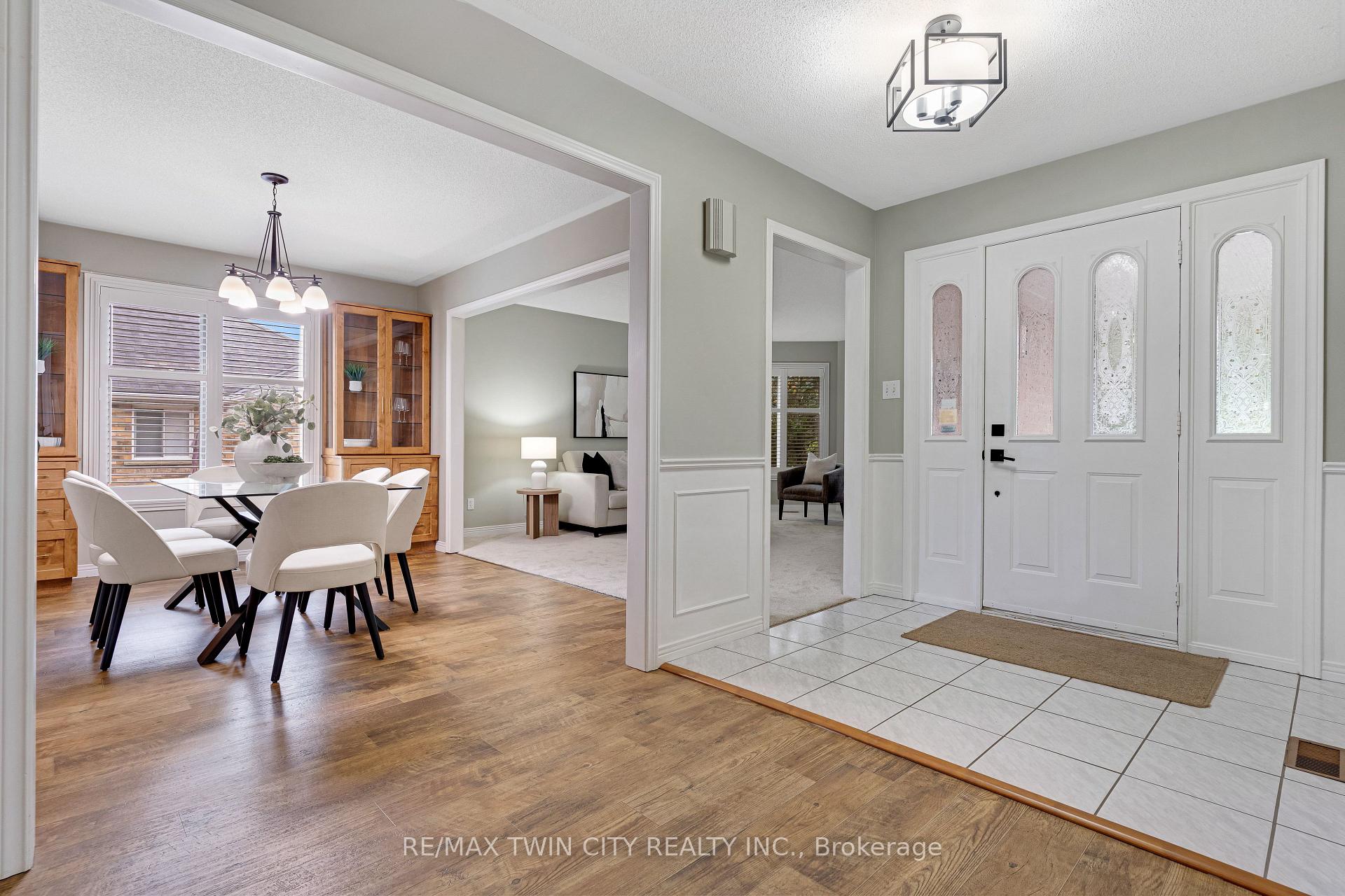Photo 6 of 372 Gatestone Boulevard, Waterloo, Upper Beechwood — HOMEH