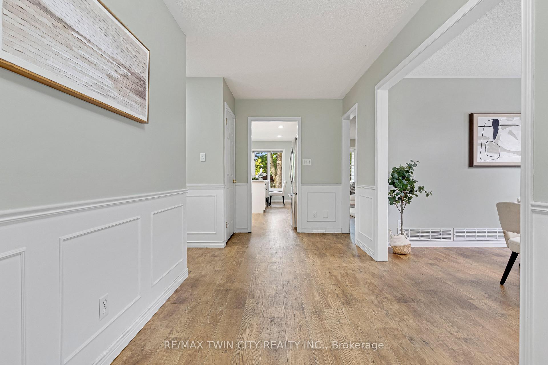 Photo 10 of 372 Gatestone Boulevard, Waterloo, Upper Beechwood — HOMEH