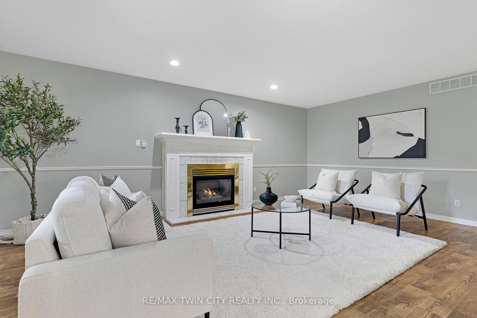 Photo 12 of 372 Gatestone Boulevard, Waterloo, Upper Beechwood — HOMEH