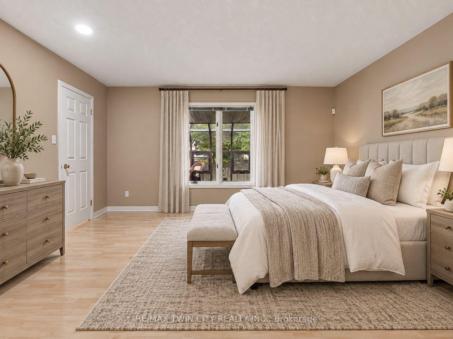 Photo 17 of 372 Gatestone Boulevard, Waterloo, Upper Beechwood — HOMEH