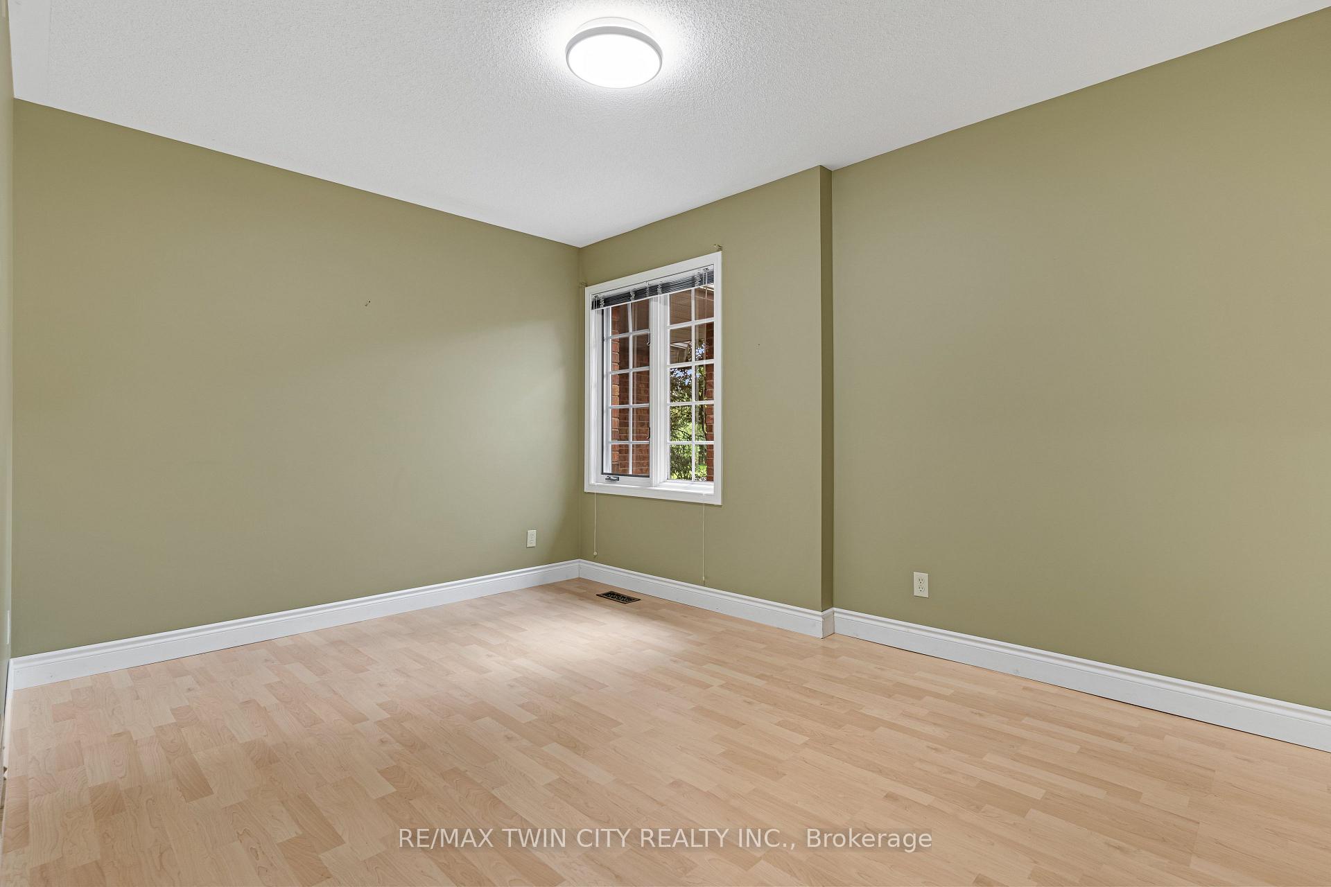 Photo 19 of 372 Gatestone Boulevard, Waterloo, Upper Beechwood — HOMEH